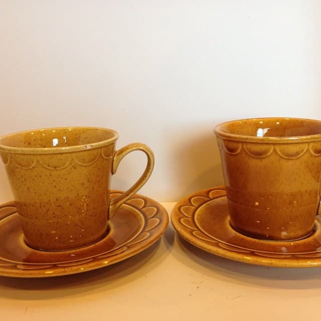 Pair of Homer Laughlin Golden Harvest mugs and saucers from the 1960s - fabulous mad men style. - image 4