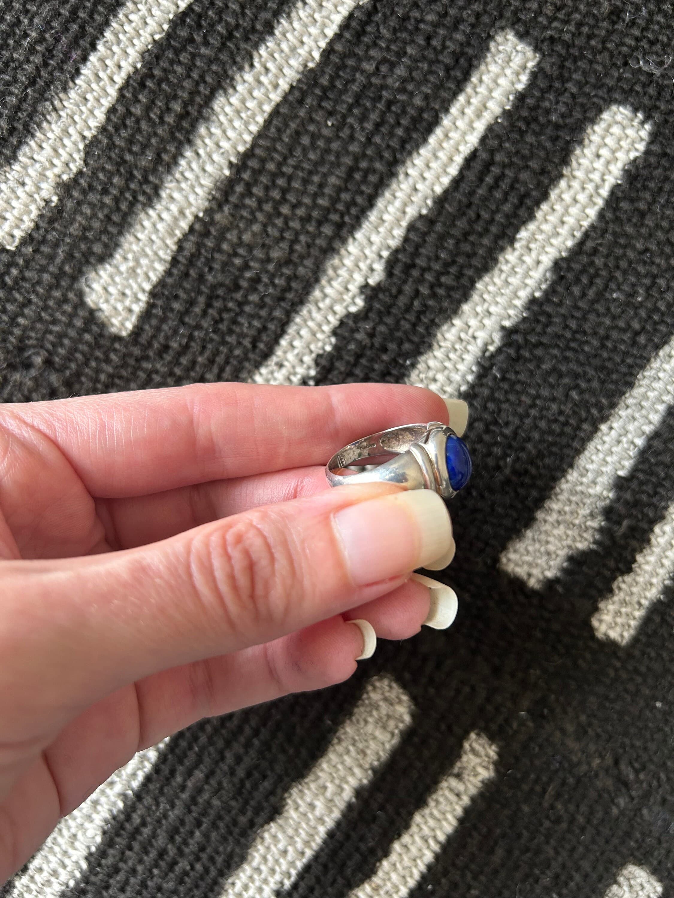 Vintage Sterling silver Lapis ring classic design cabochon blue round oval stone - image 4