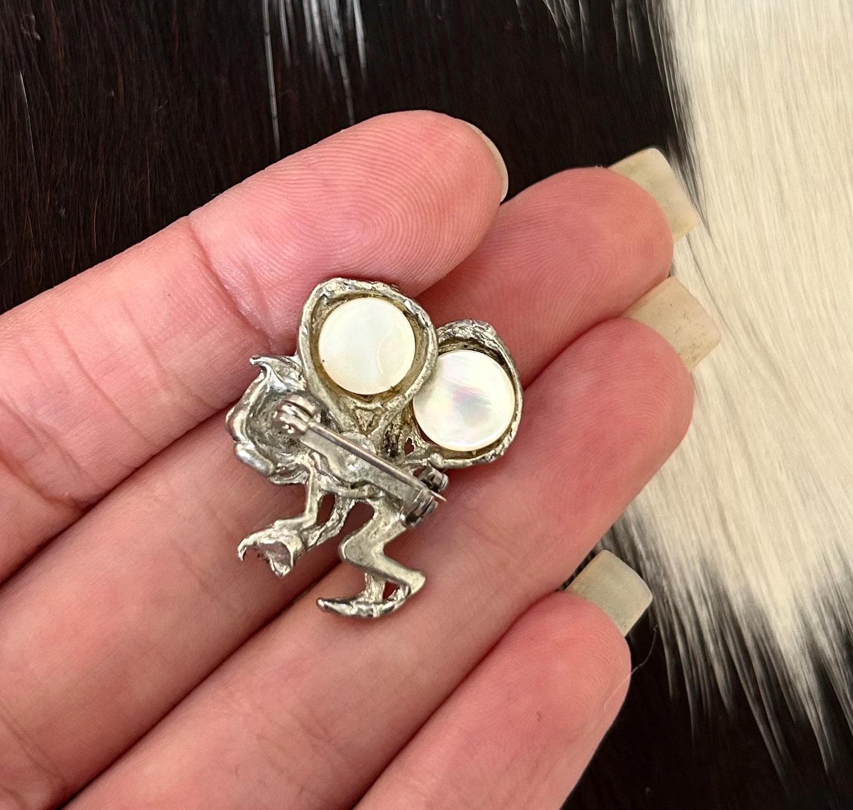 Vintage Cyra sterling silver fairy pixie Brooch mother of pearl wings - image 3