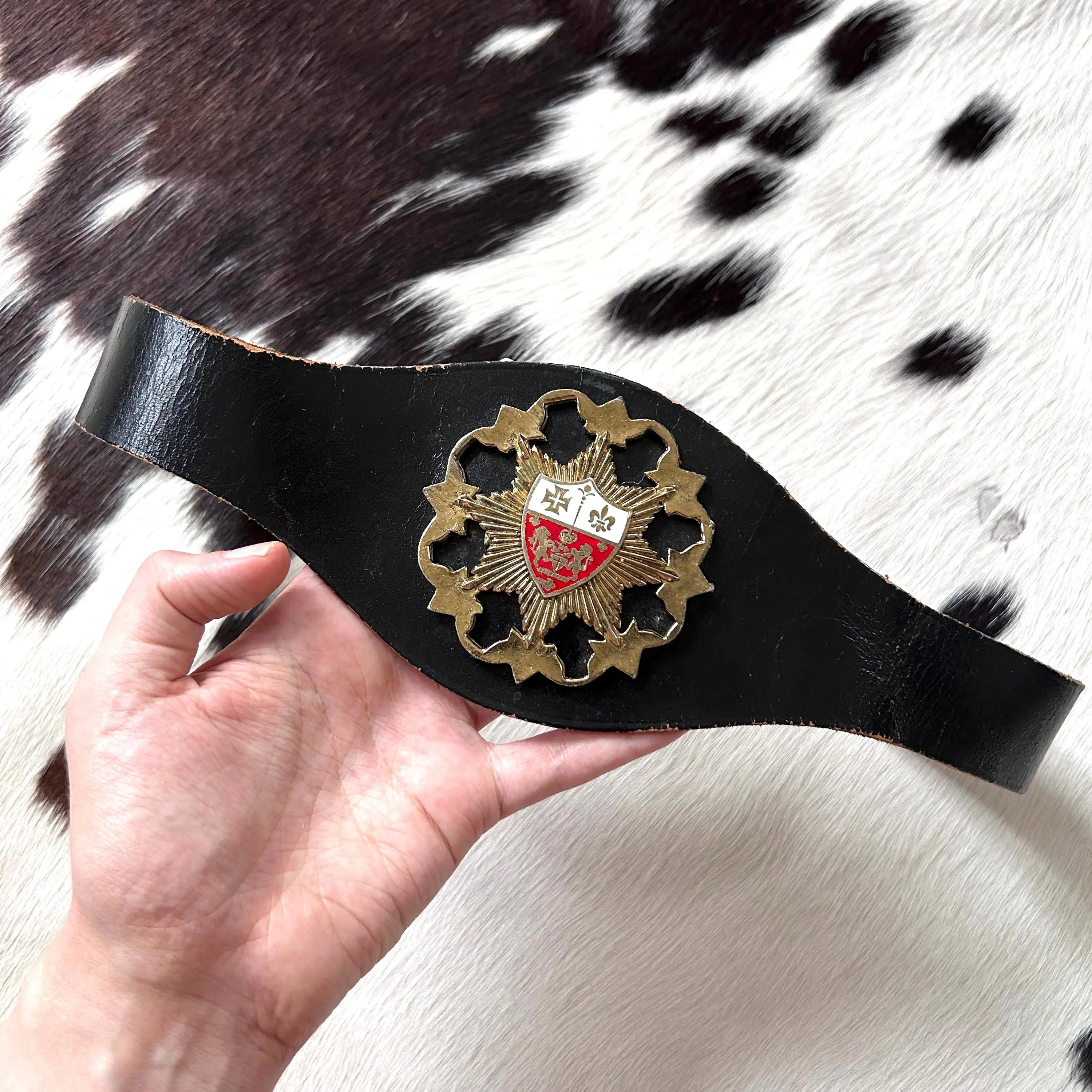Vintage 60s/ 70s English royal crest belt piratecore