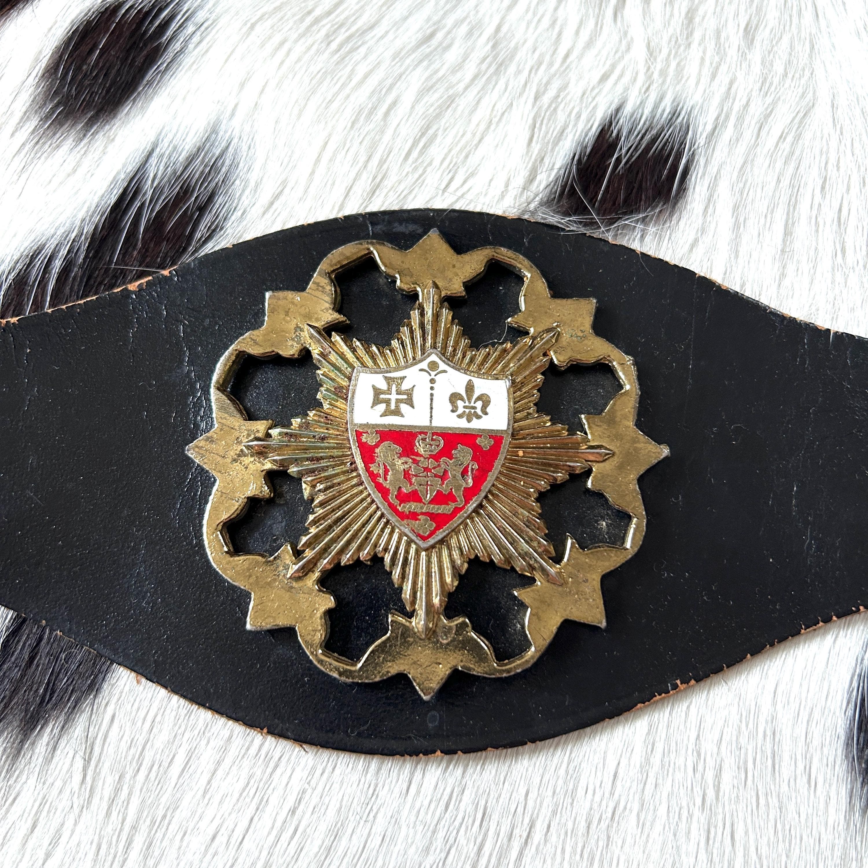 Vintage 60s/ 70s English royal crest belt piratecore - image 3