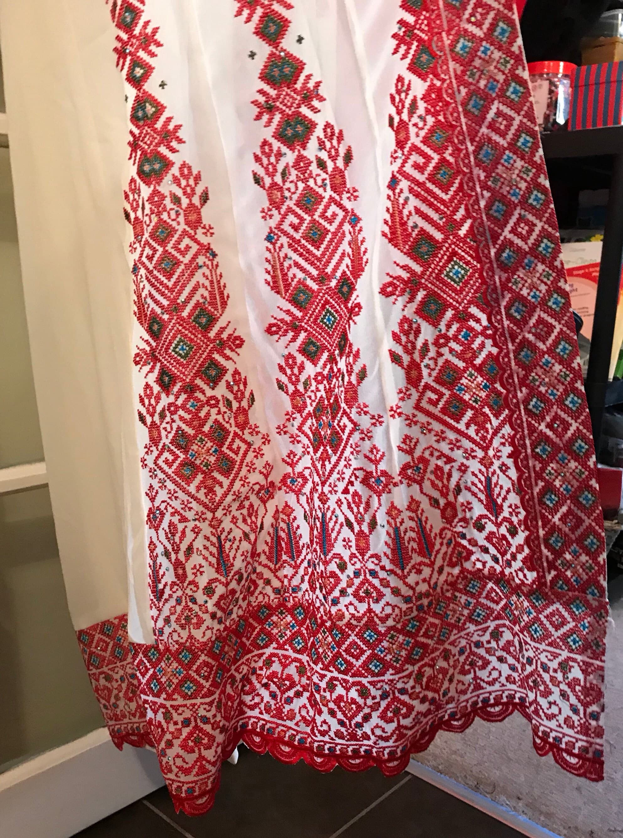 2 Piece white Dress/ Abaya/ Kaftan/ Thobe and matching belt with beautiful colourful and Red embroidery - image 5