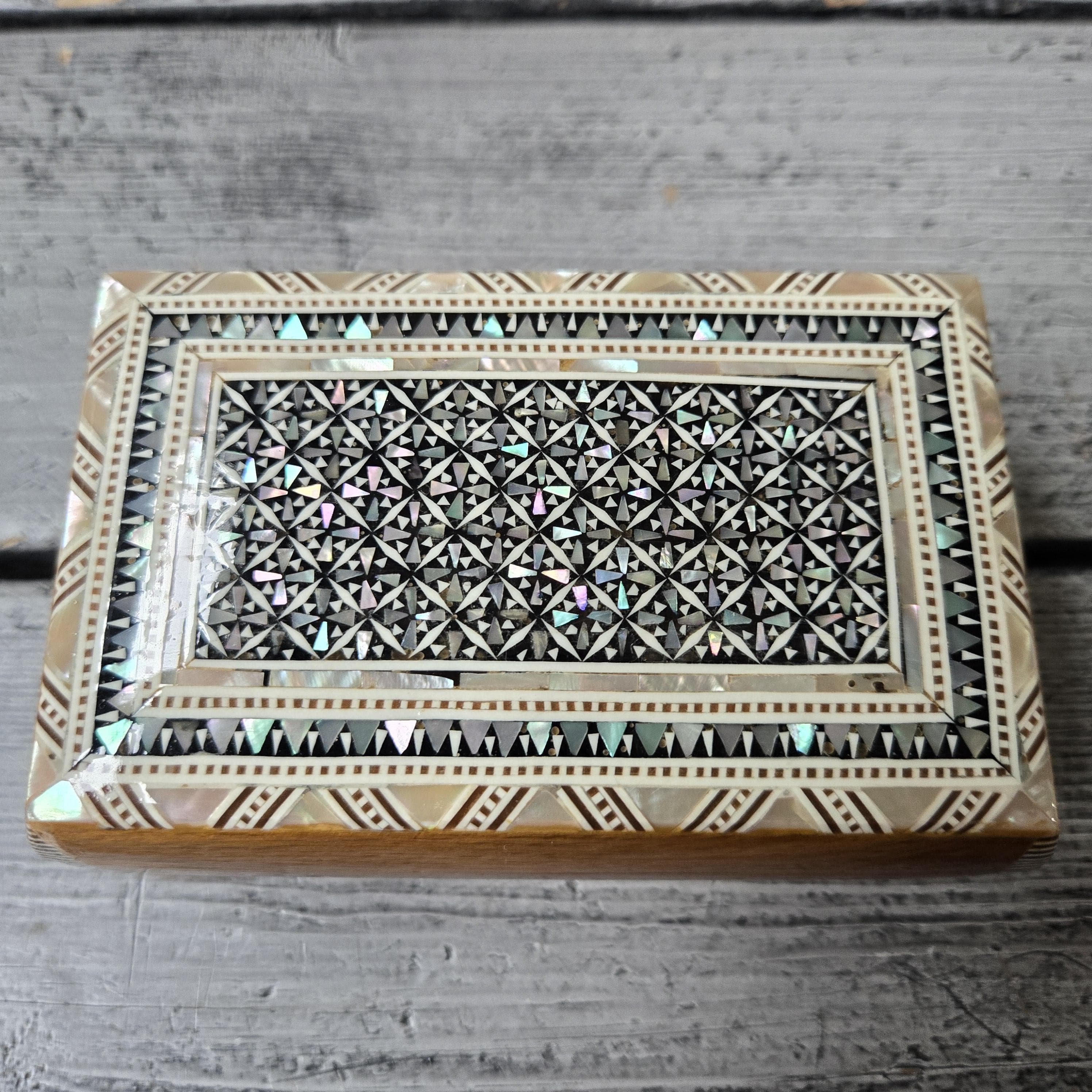 Vintage inlaid mother of pearl mosaic trinket box, vintage wood and mosaic box, vintage mother of pearl, wood and pearl trinket box vintage - image 3
