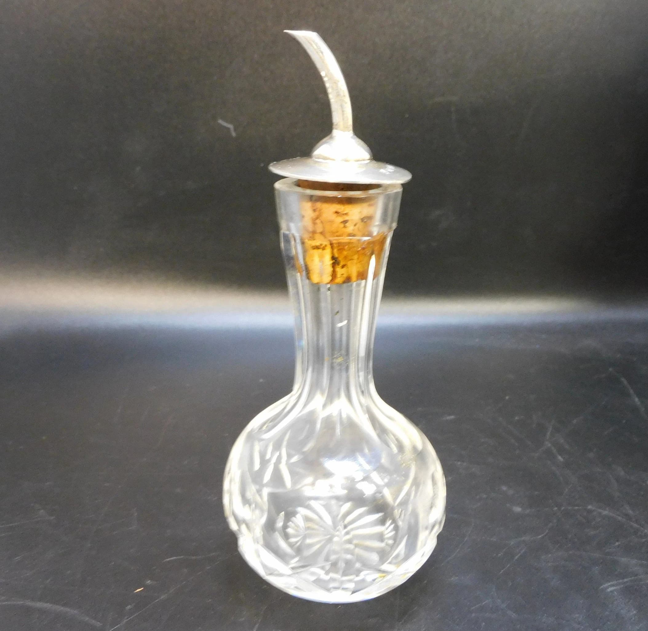 Silver hallmarked Liquer flask, Decanter, Birmingham 1976 - image 3