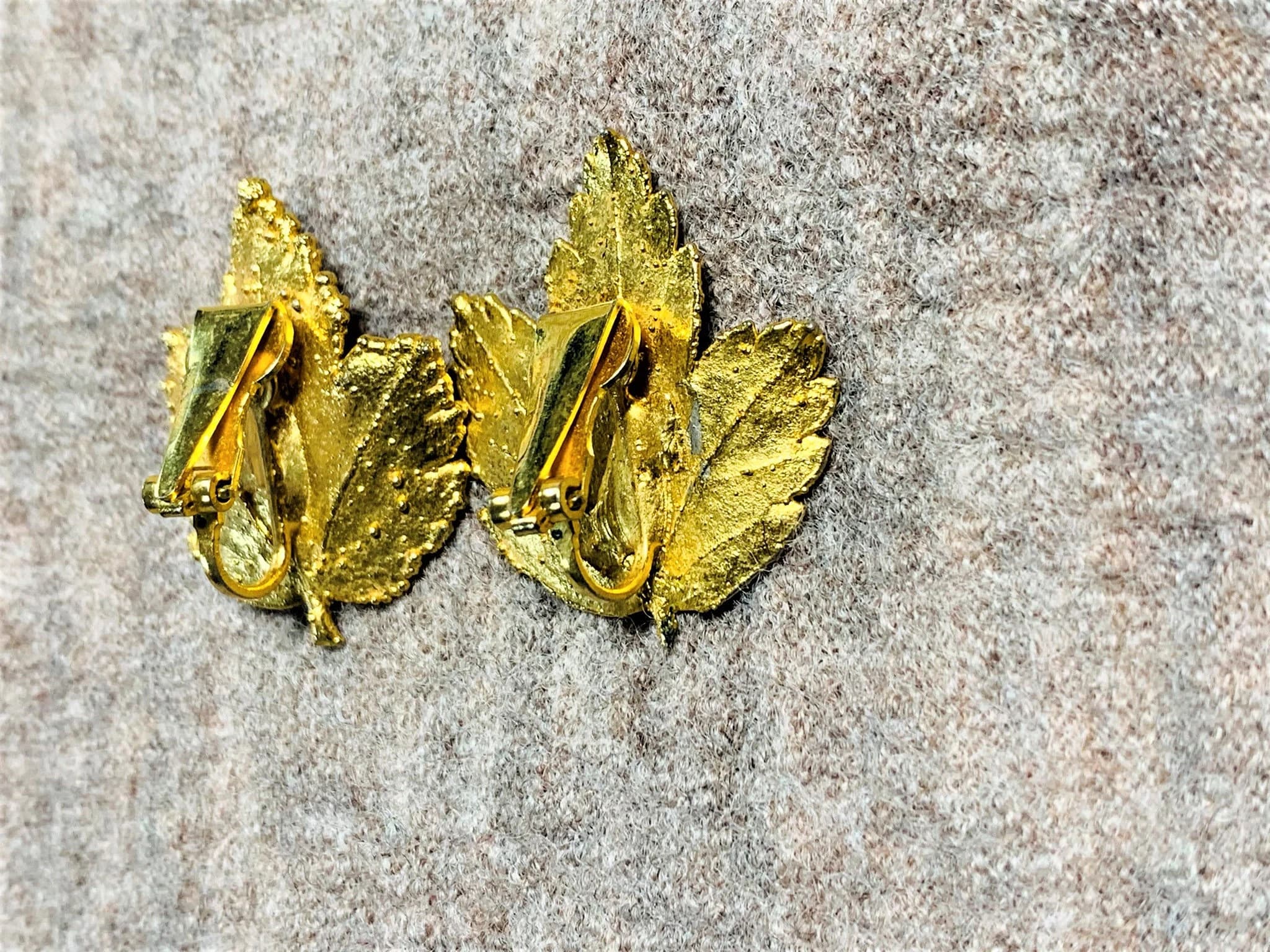 Vintage Gold Tone or Silver Tone Napier Leaf Earrings - image 4
