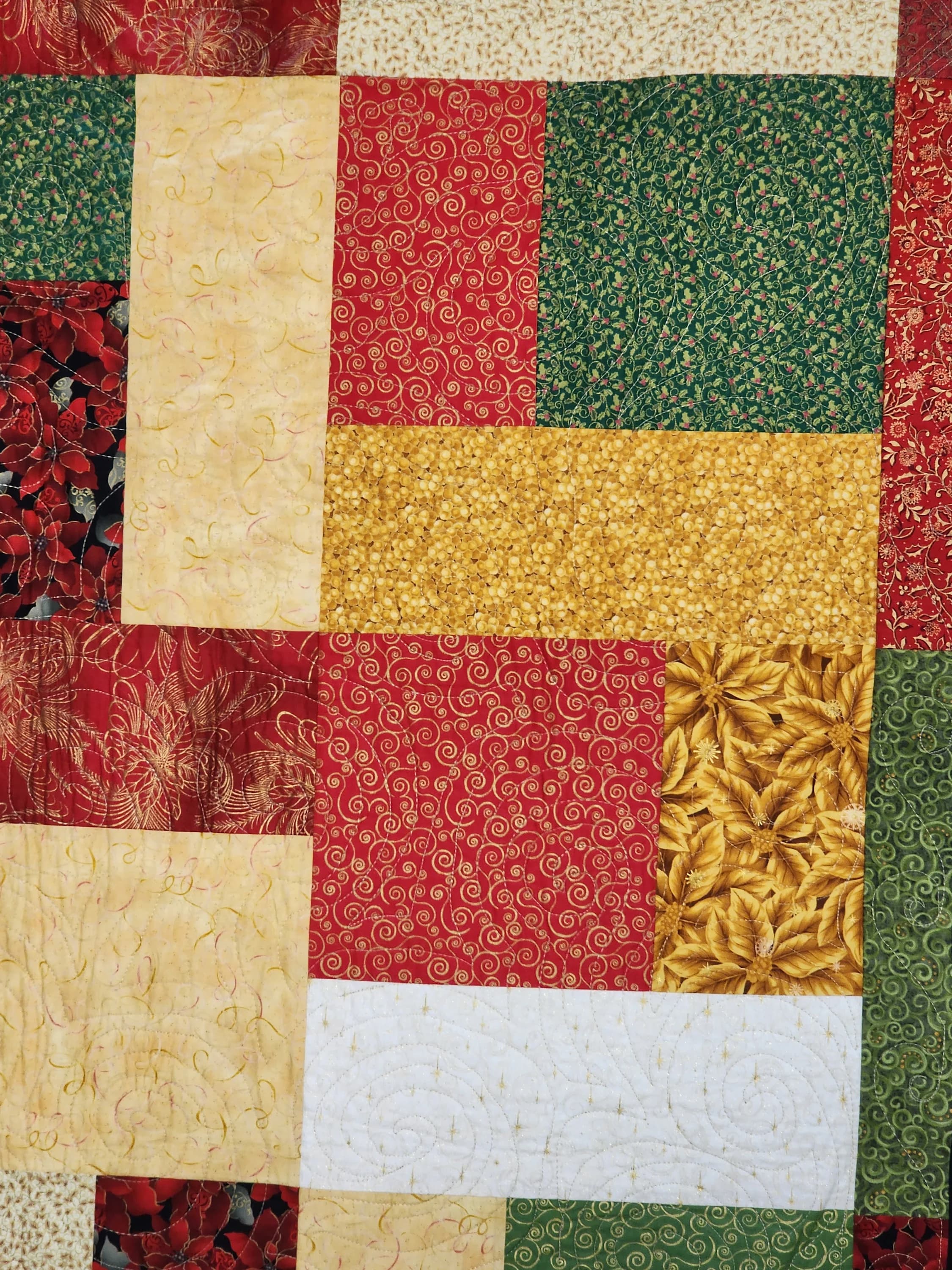 Handmade Christmas Quilt: Full Size Holiday Bed Comforter (55x70) - image 5