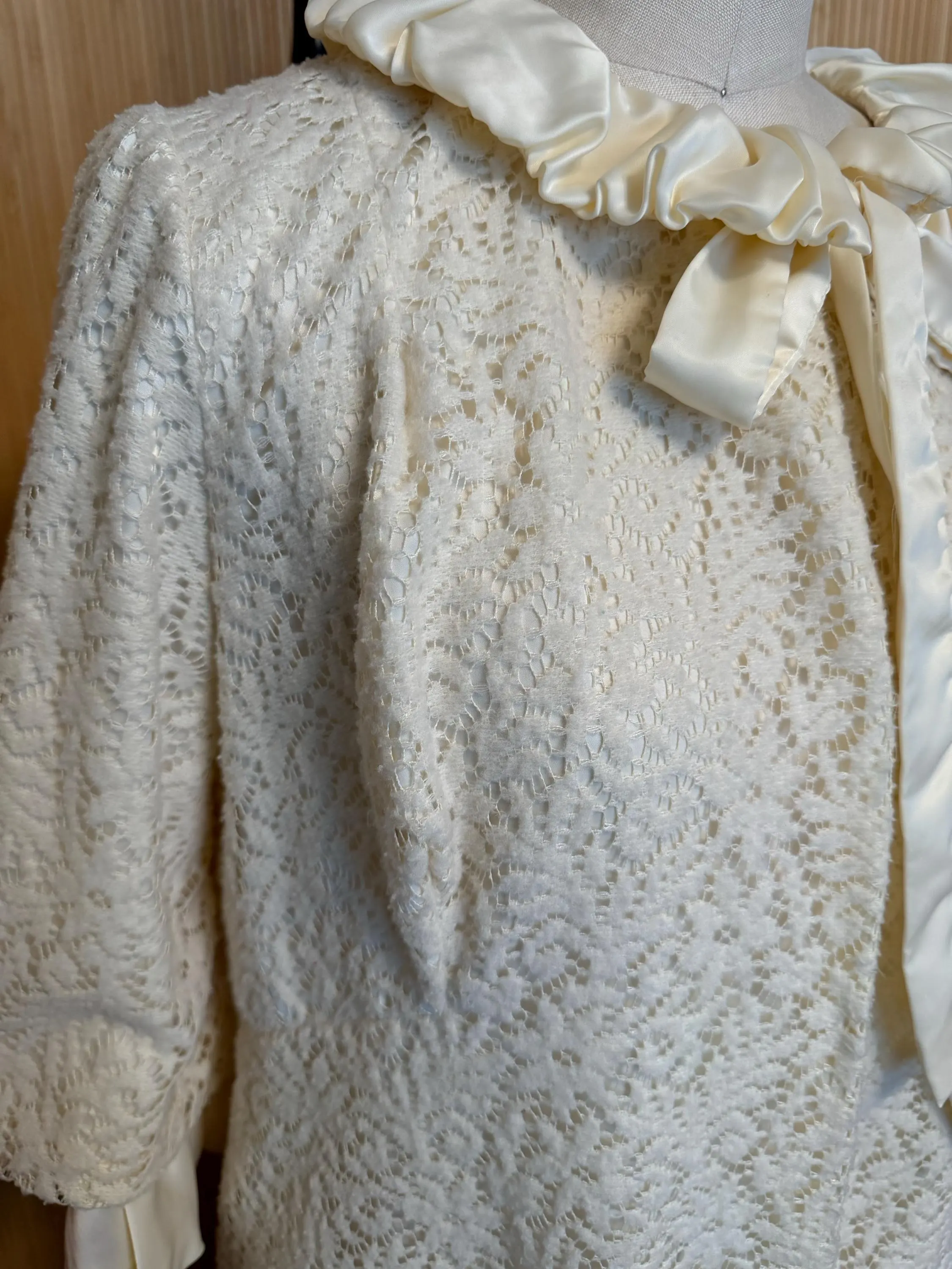 50s/60s Odette Barsa Satin and Lace Robe - image 3