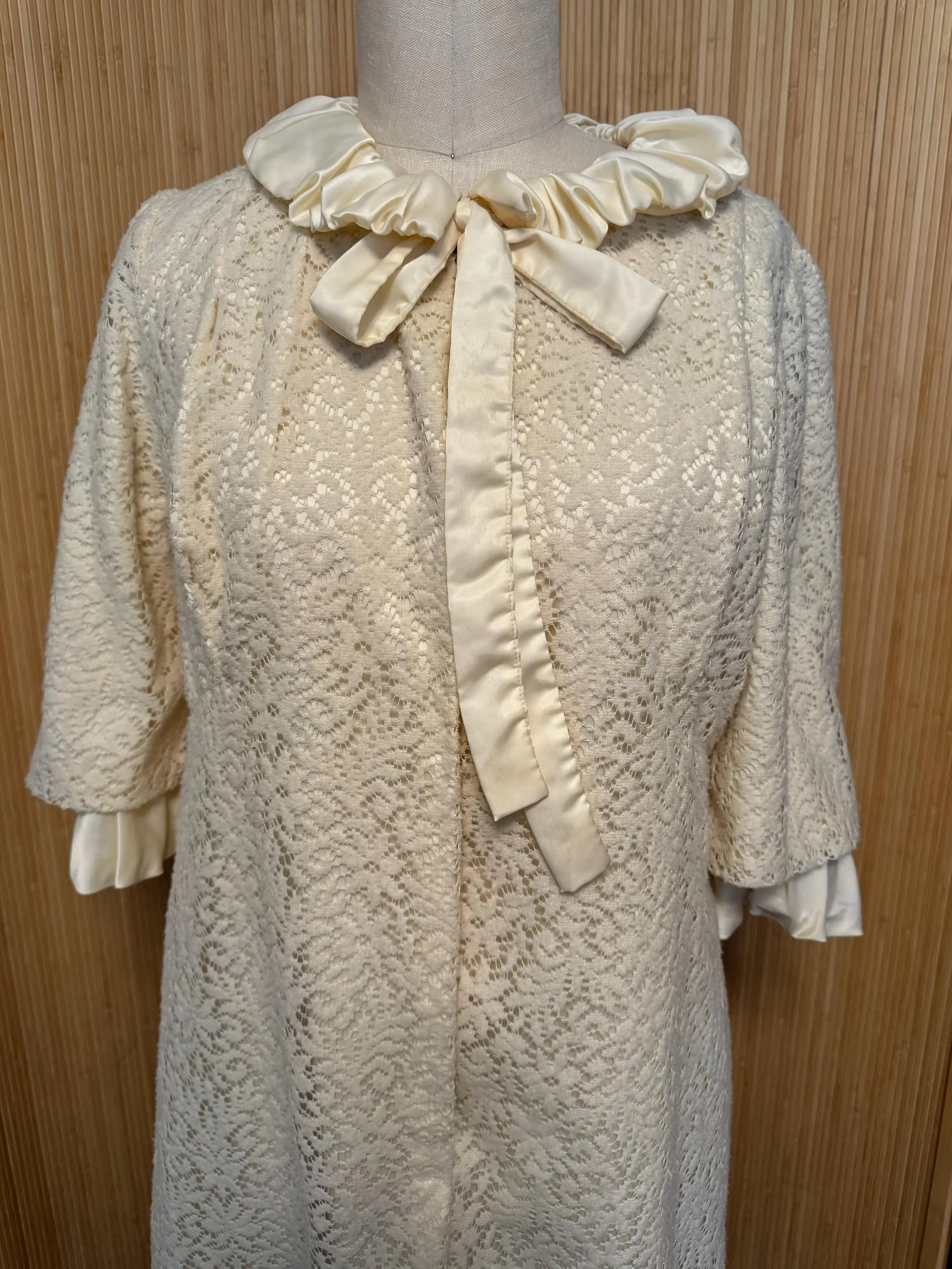 50s/60s Odette Barsa Satin and Lace Robe - image 2