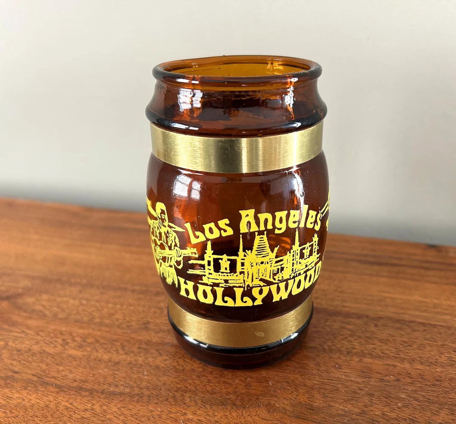 Vintage Los Angeles Hollywood Attractions Brown Glass Barrel Souvenir Mug - image 3