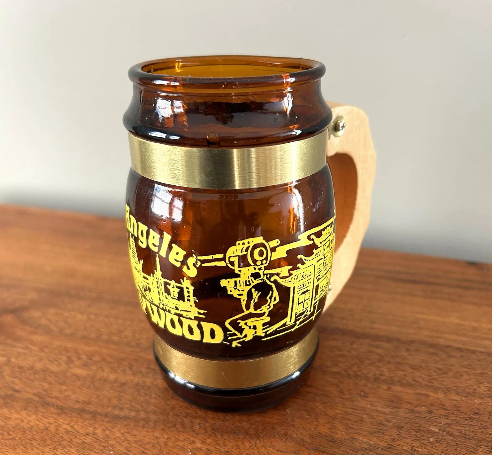 Vintage Los Angeles Hollywood Attractions Brown Glass Barrel Souvenir Mug - image 4