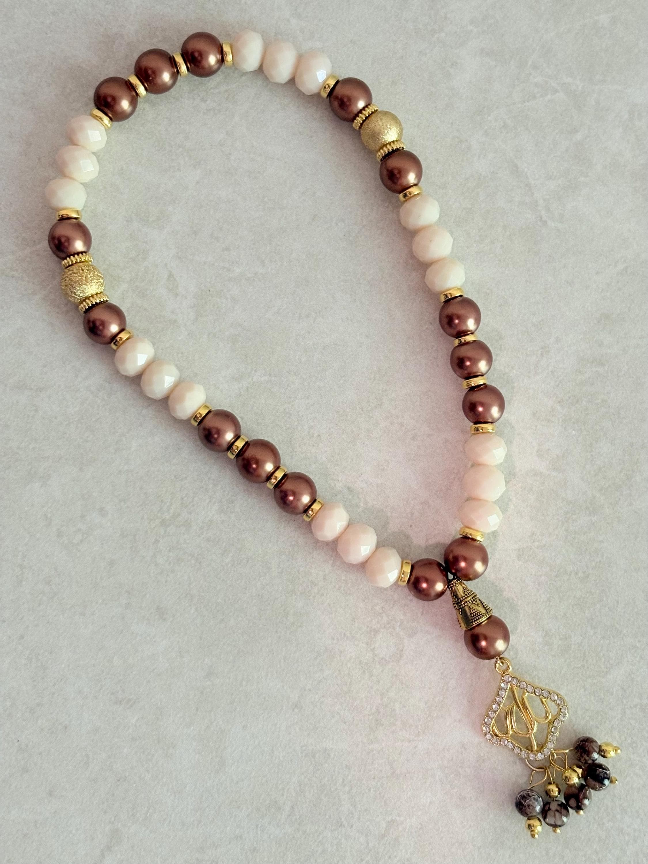 33 Brown pearls and opaque beige crystals - image 4