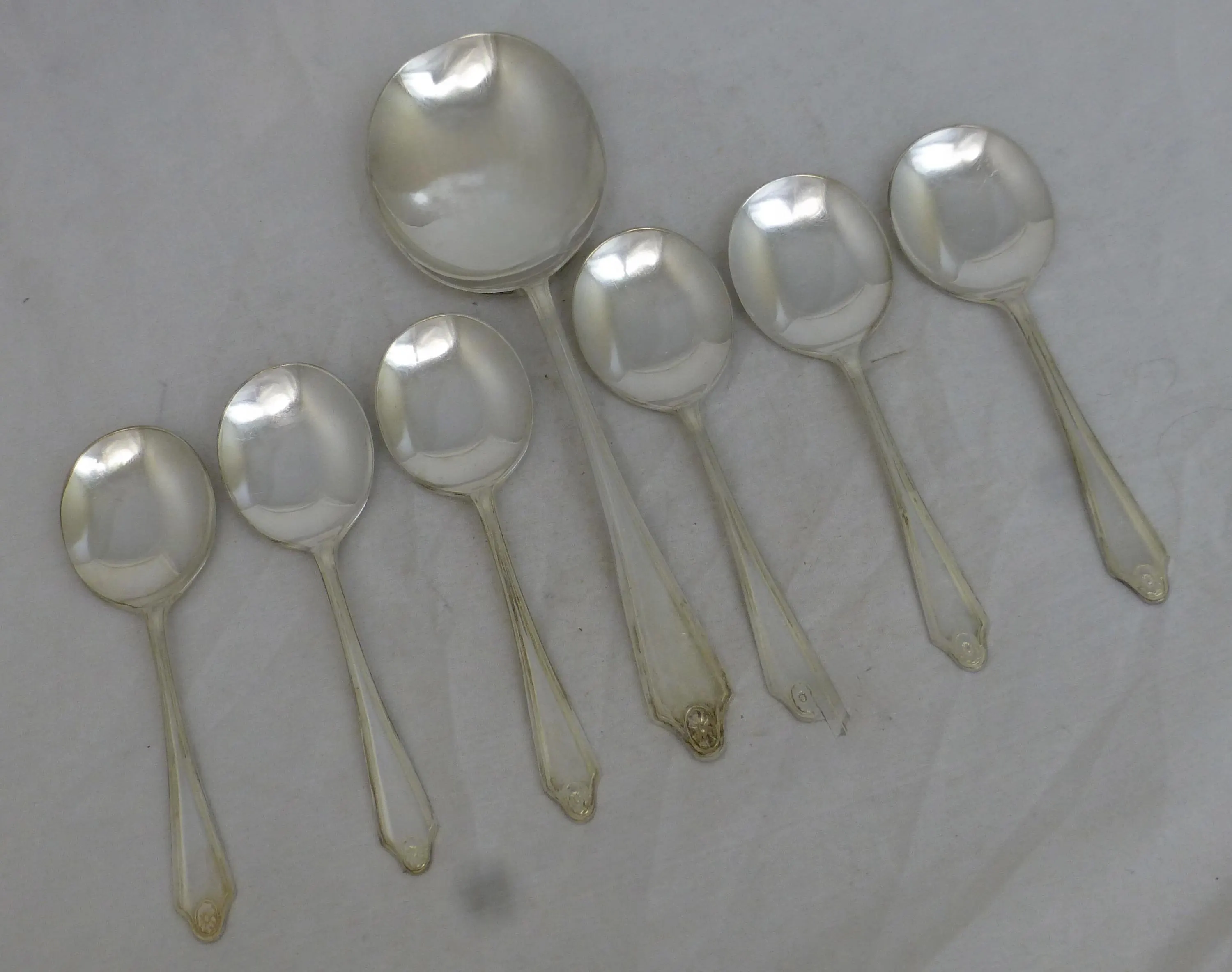 Vintage Cased Charles James Allen Silver Plate 7 pce Round Spoon Set 1 Large Serving & 6 Dessert Spoon - CJA S Hourglass - Sheffield England - image 4