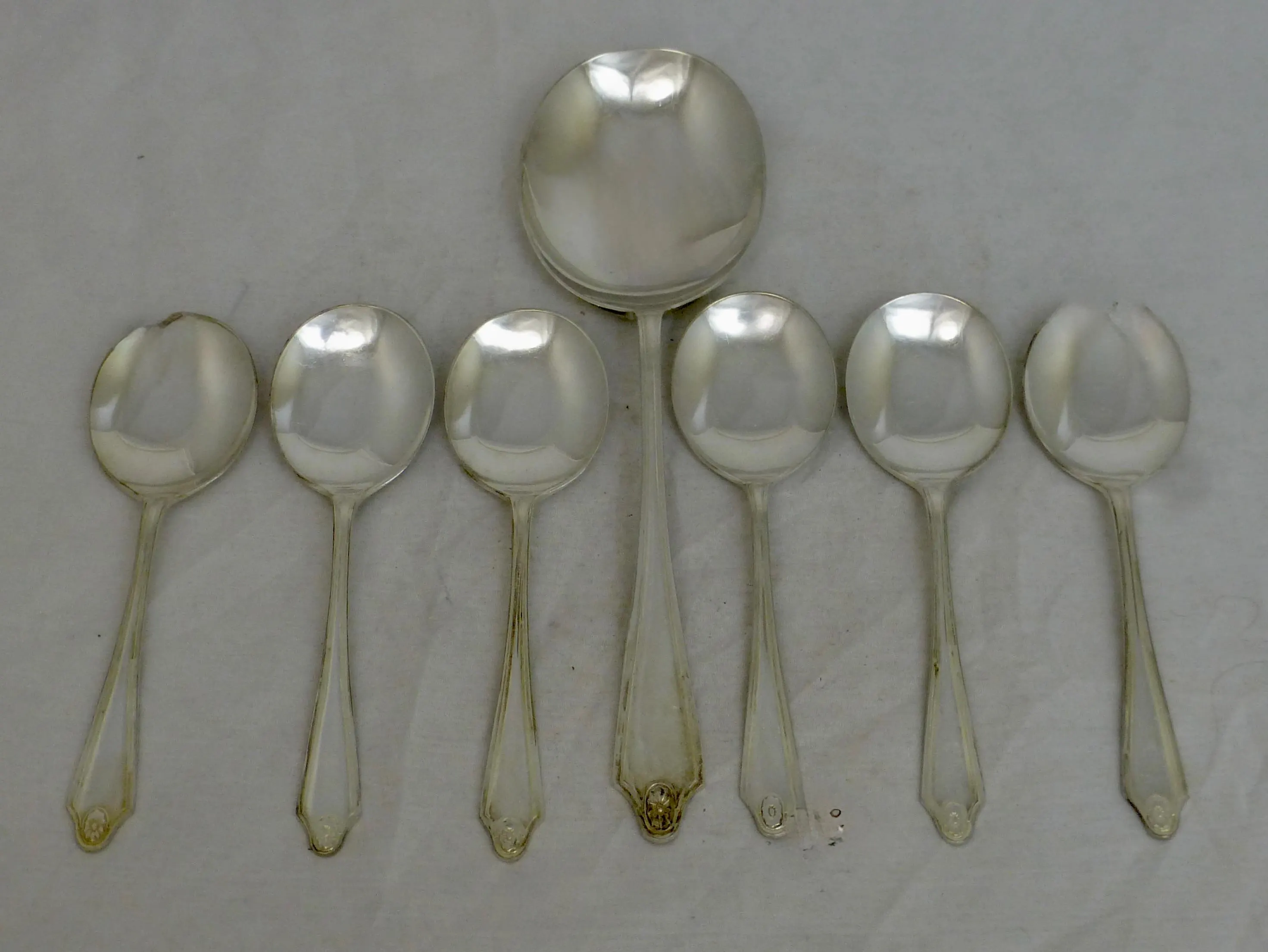 Vintage Cased Charles James Allen Silver Plate 7 pce Round Spoon Set 1 Large Serving & 6 Dessert Spoon - CJA S Hourglass - Sheffield England - image 3