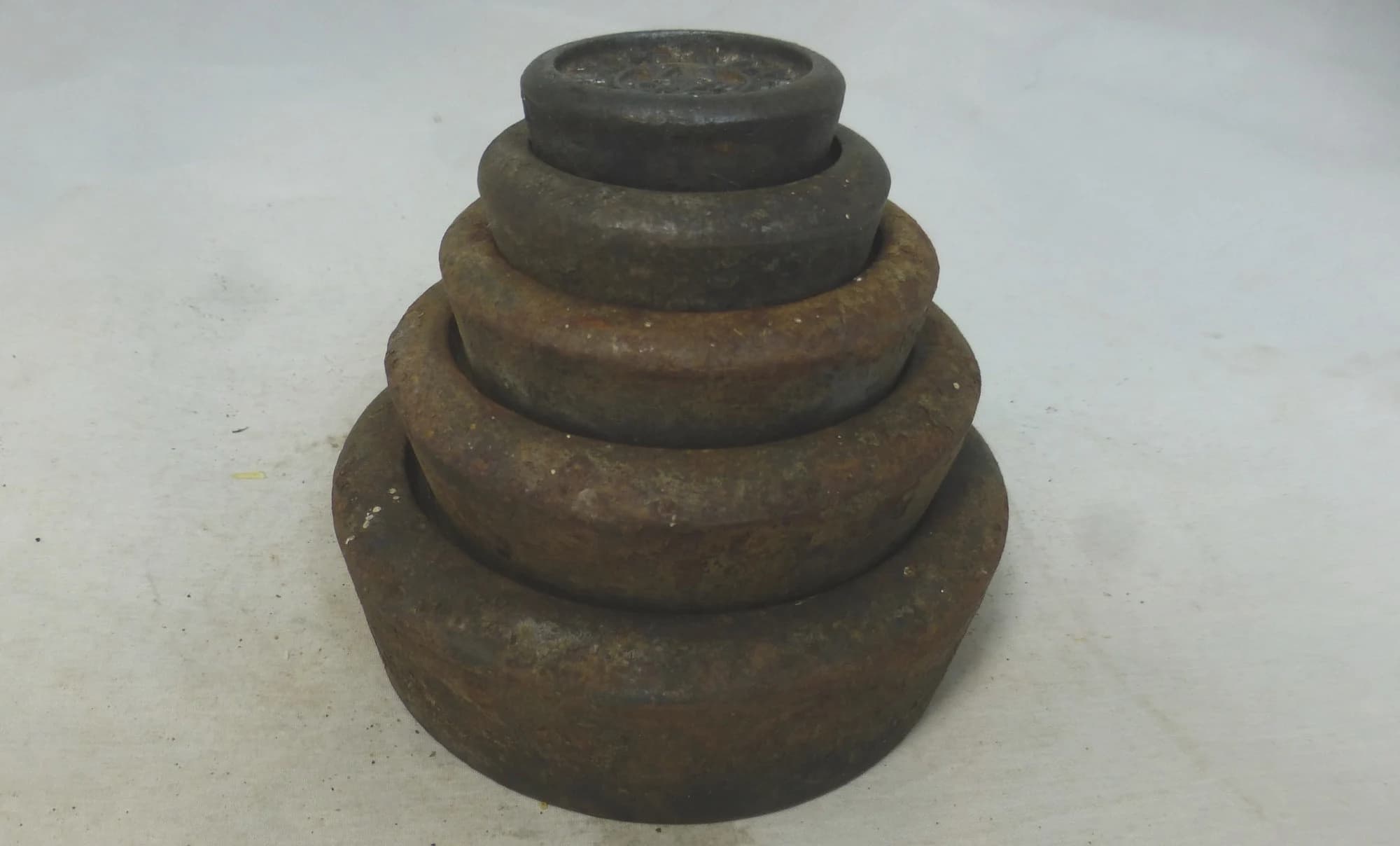 Vintage Signed Set of 5 Indented Black Cast Iron Stackable Imperial Standard Weights – 4 lb to 4oz - Interior Décor Kitchen Scales - England