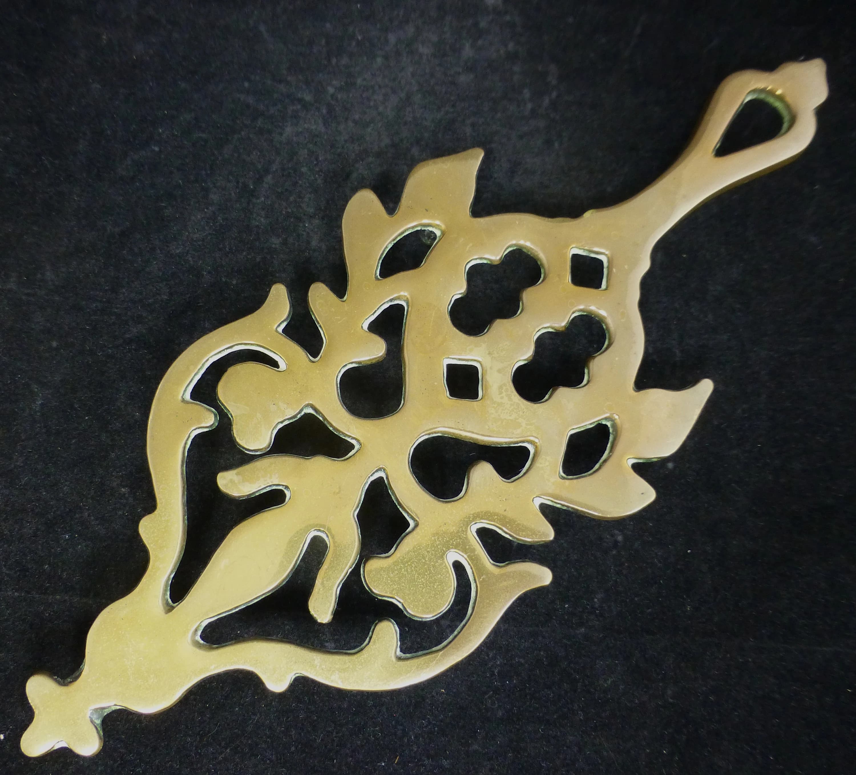 Vintage Brass Metal Decorative Iron Shaped Trivet Stand / Tea Pot Stand / Pot Holder – Kettle Stand - Table Decoration - Fireside Accessory