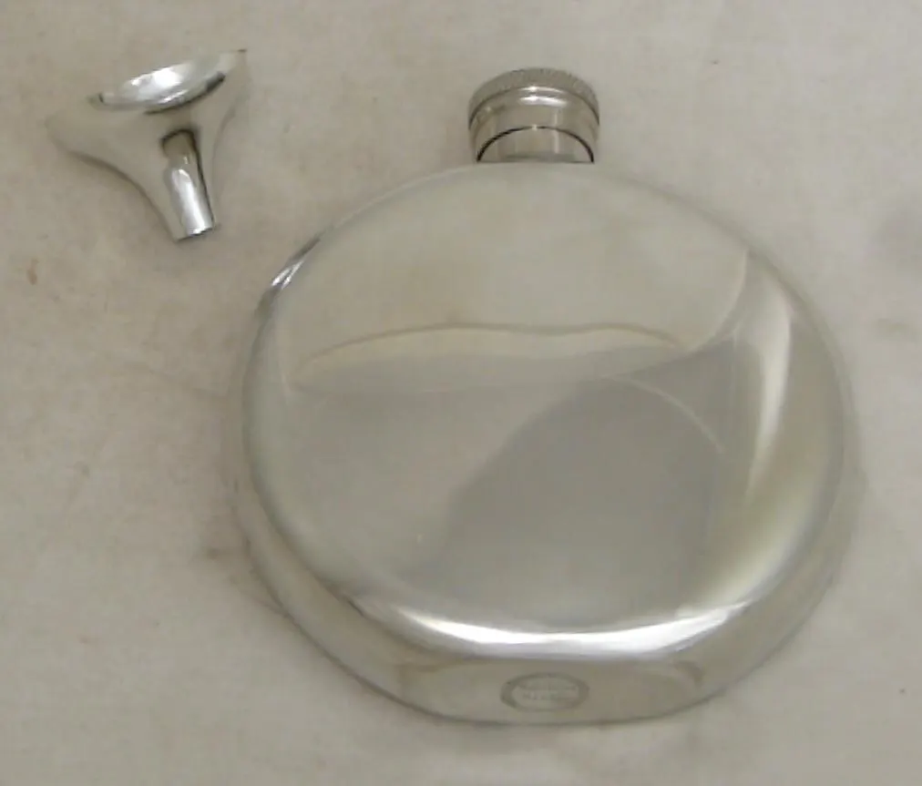 Celtic Pewter Golf Hip Flask with Funnel 4.25in H in Gift Box – Golfer Taking a Shot on Scrimshaw Style Roundel - BNIB condition - Golf gift - image 4