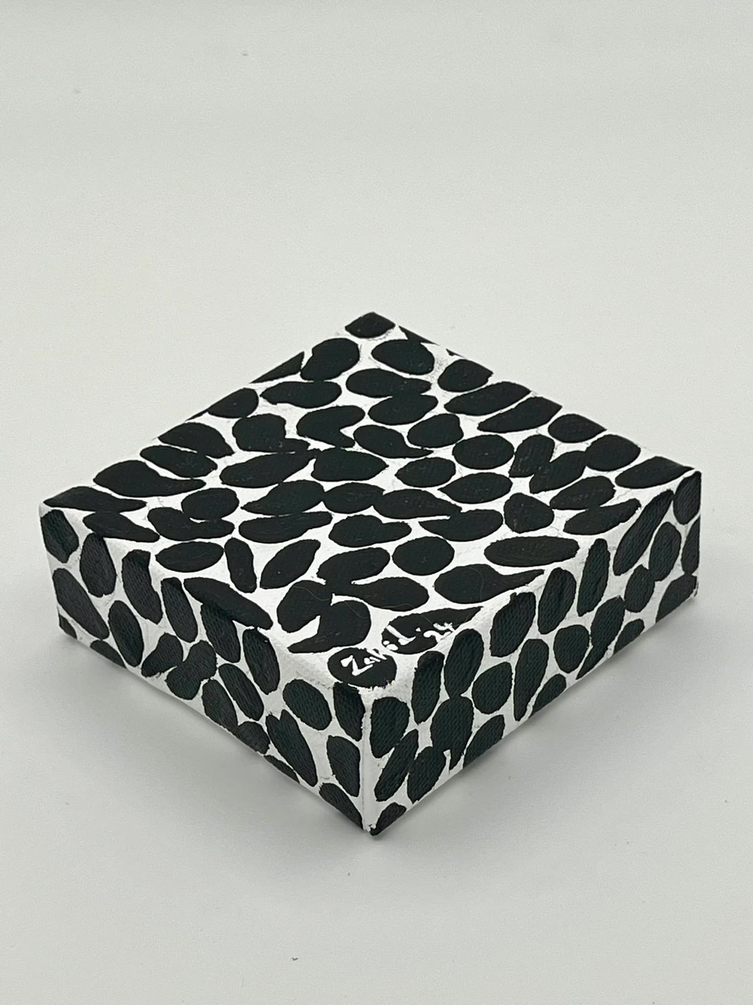 Miniature Giraffe pattern Black & White painting, small painting, tiny canvas, mini canvas, 4x4