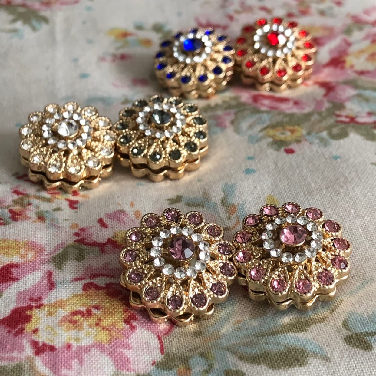 Magnetic hijab brooch pins