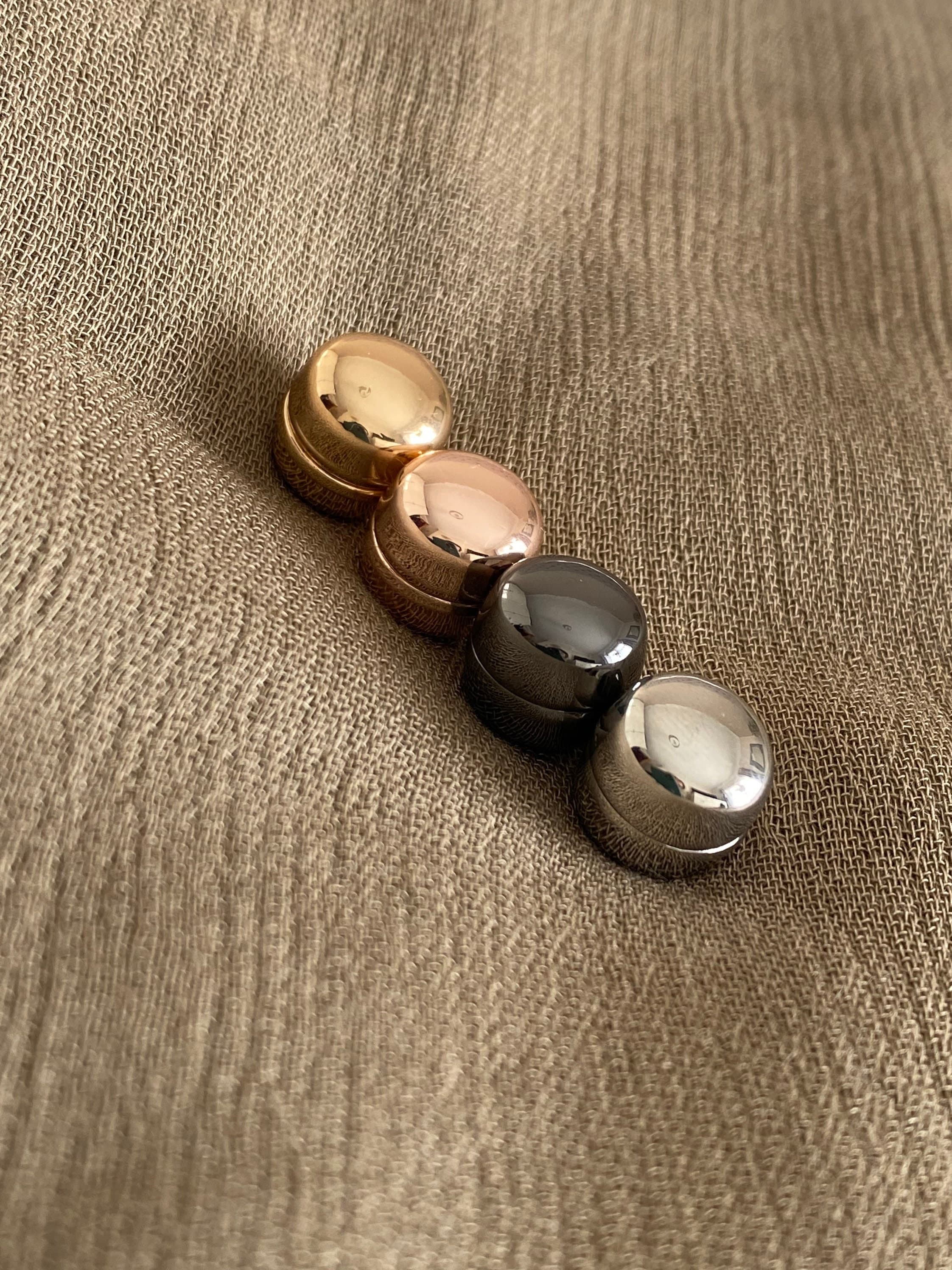 Metal hijab magnets in a chrome and matte finish. - image 4