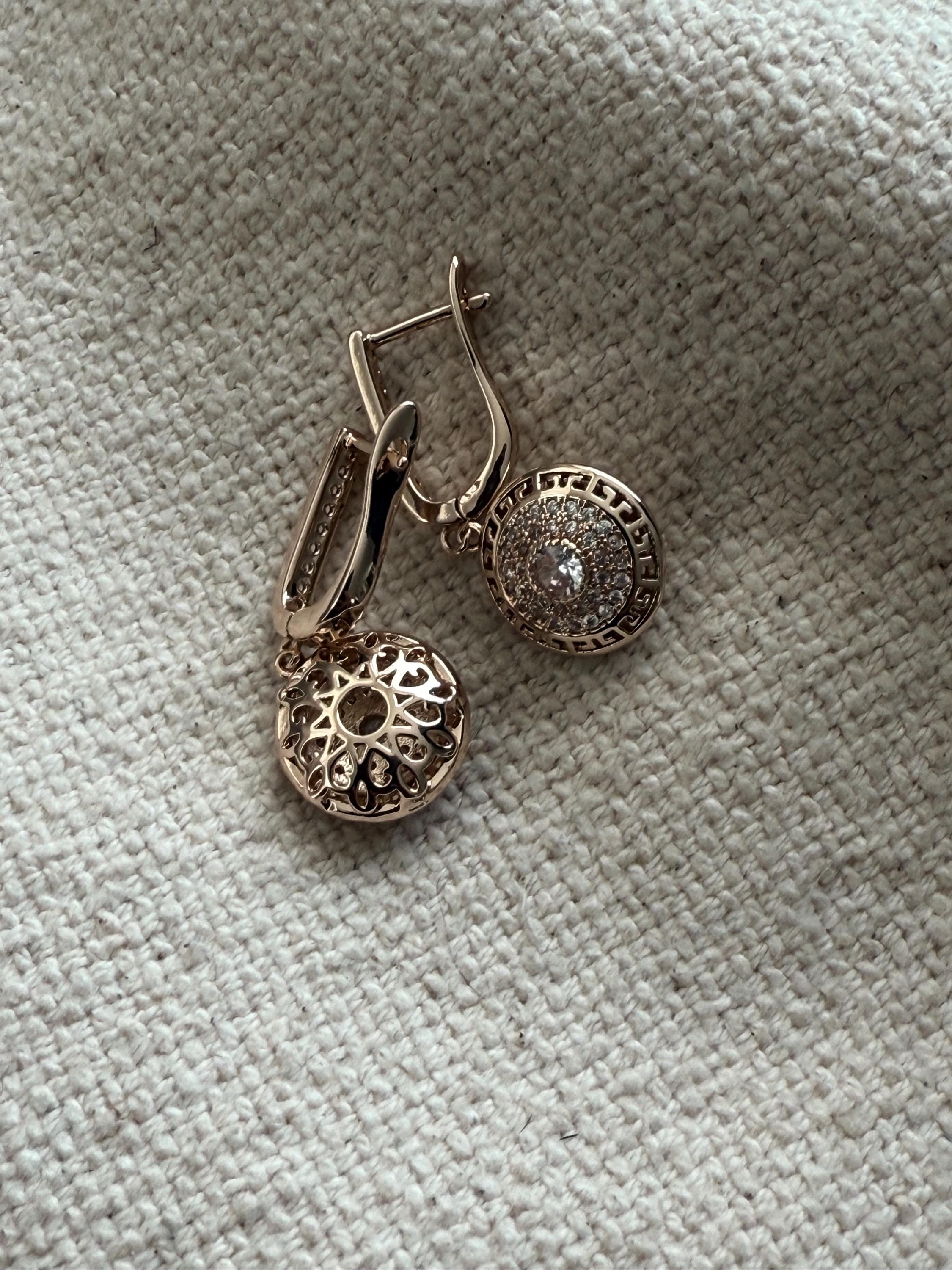 Gold tone earrings - image 5