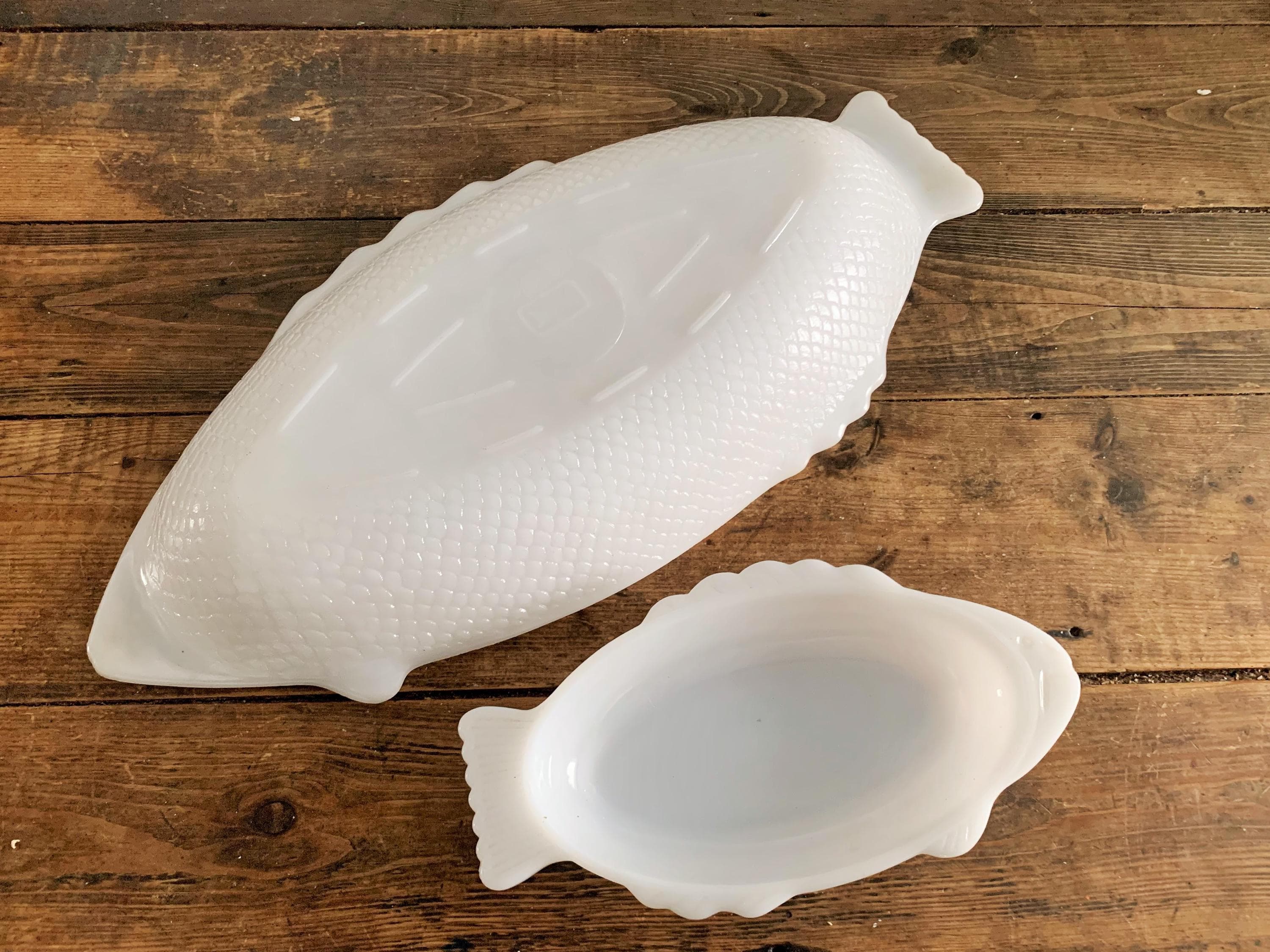 Vintage Set of 2 Glasbake White Milk Glass Fish-Shaped Baking and Serving Dishes Fish Dinner Plates - image 5