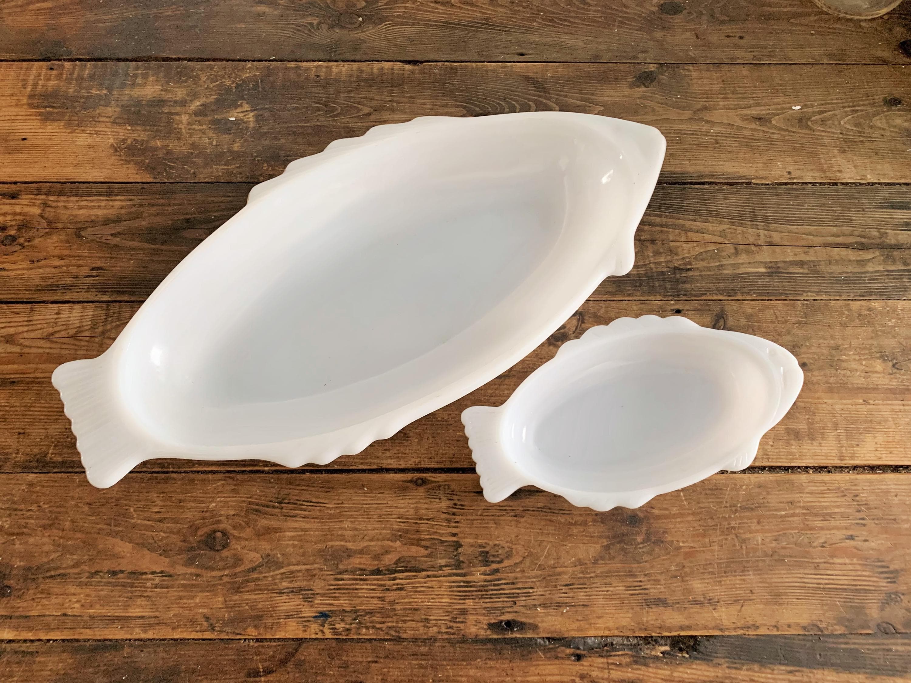 Vintage Set of 2 Glasbake White Milk Glass Fish-Shaped Baking and Serving Dishes Fish Dinner Plates - image 3