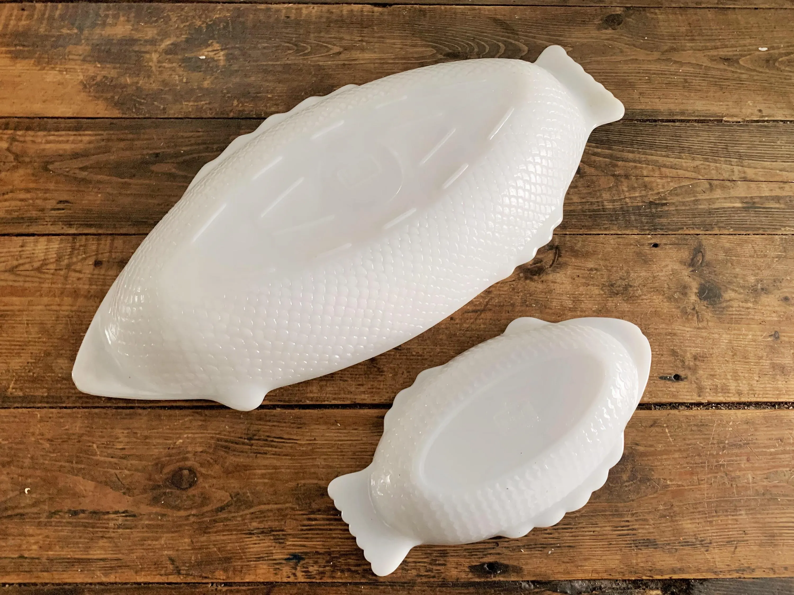 Vintage Set of 2 Glasbake White Milk Glass Fish-Shaped Baking and Serving Dishes Fish Dinner Plates - image 4
