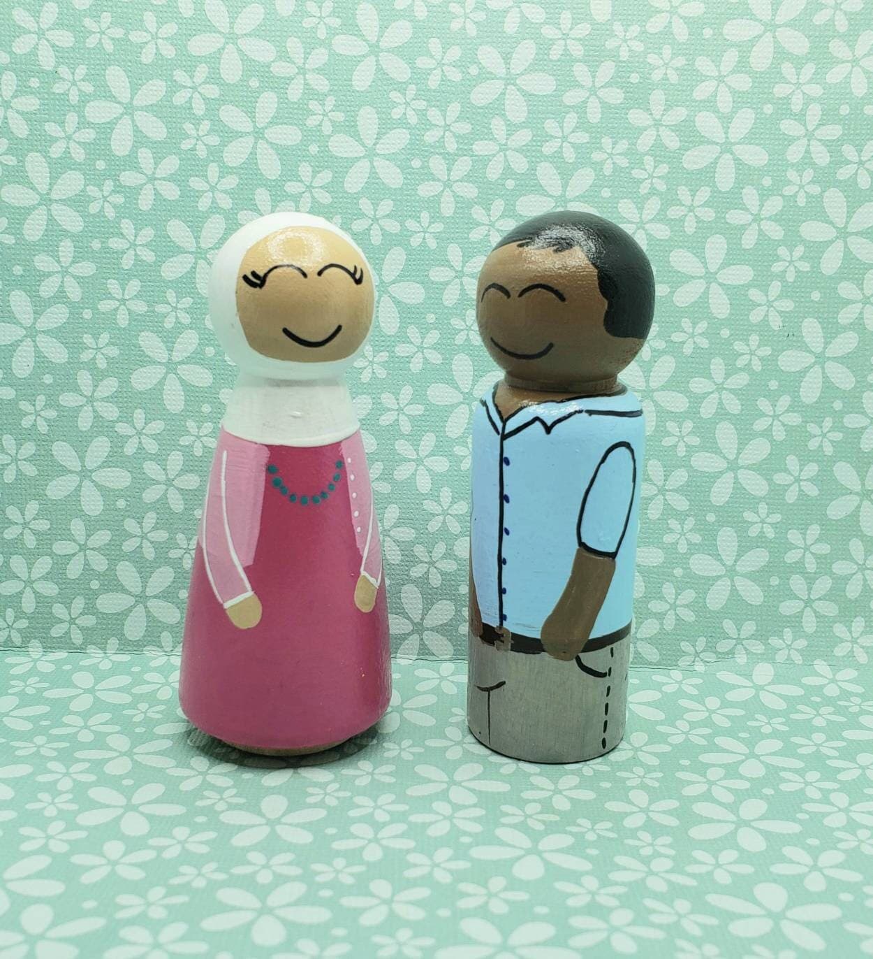 Muslim Doll / Wooden Peg Doll / Custom Family/ Muslim Couple / Hand painted Doll / Islamic Doll / Islamic Doll Peg Doll Muslim Mom Dad