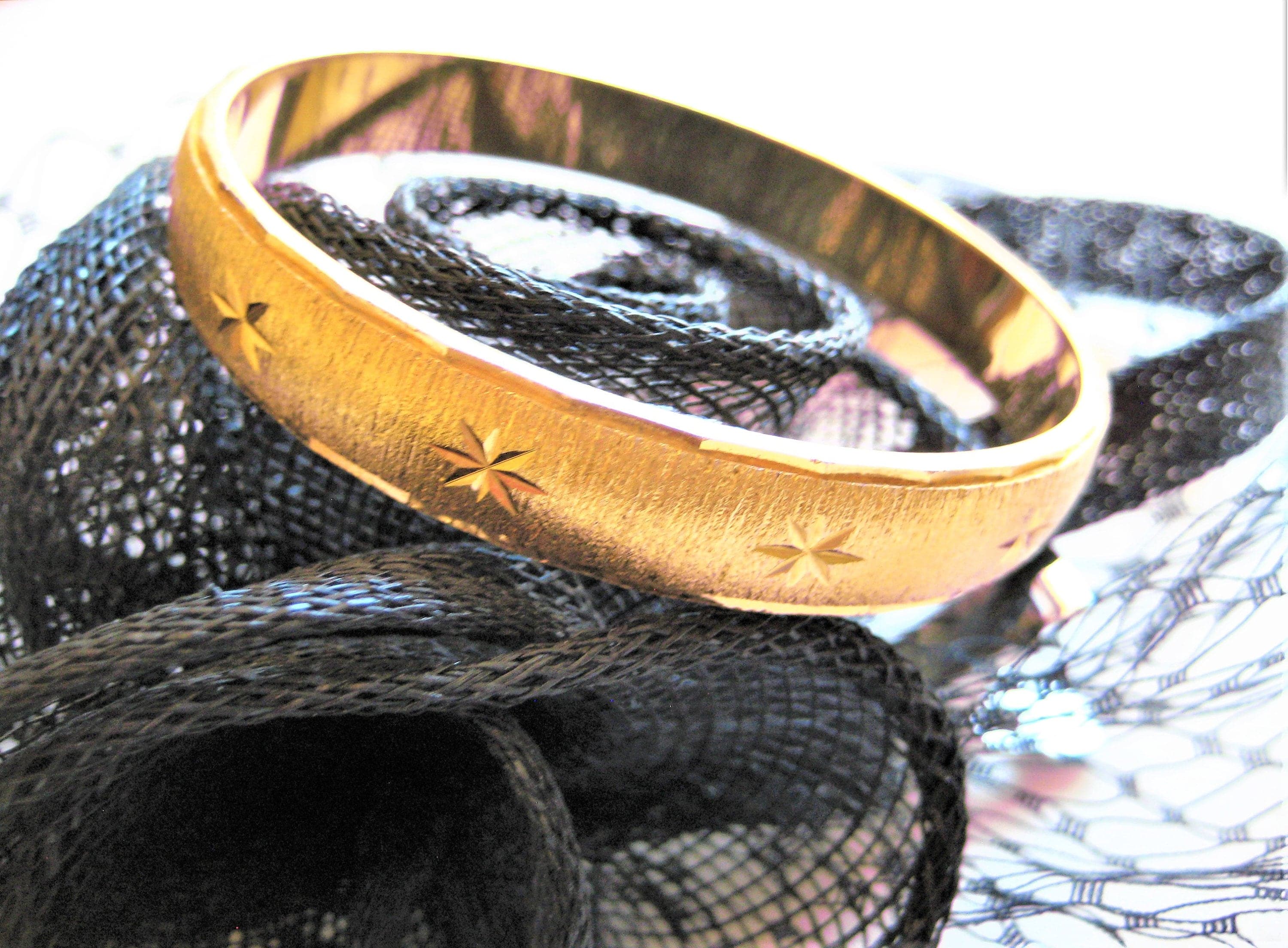 Bangle Bracelet, MONET Gold Tone, Diamond Cut Starburst Design, Vintage - image 3