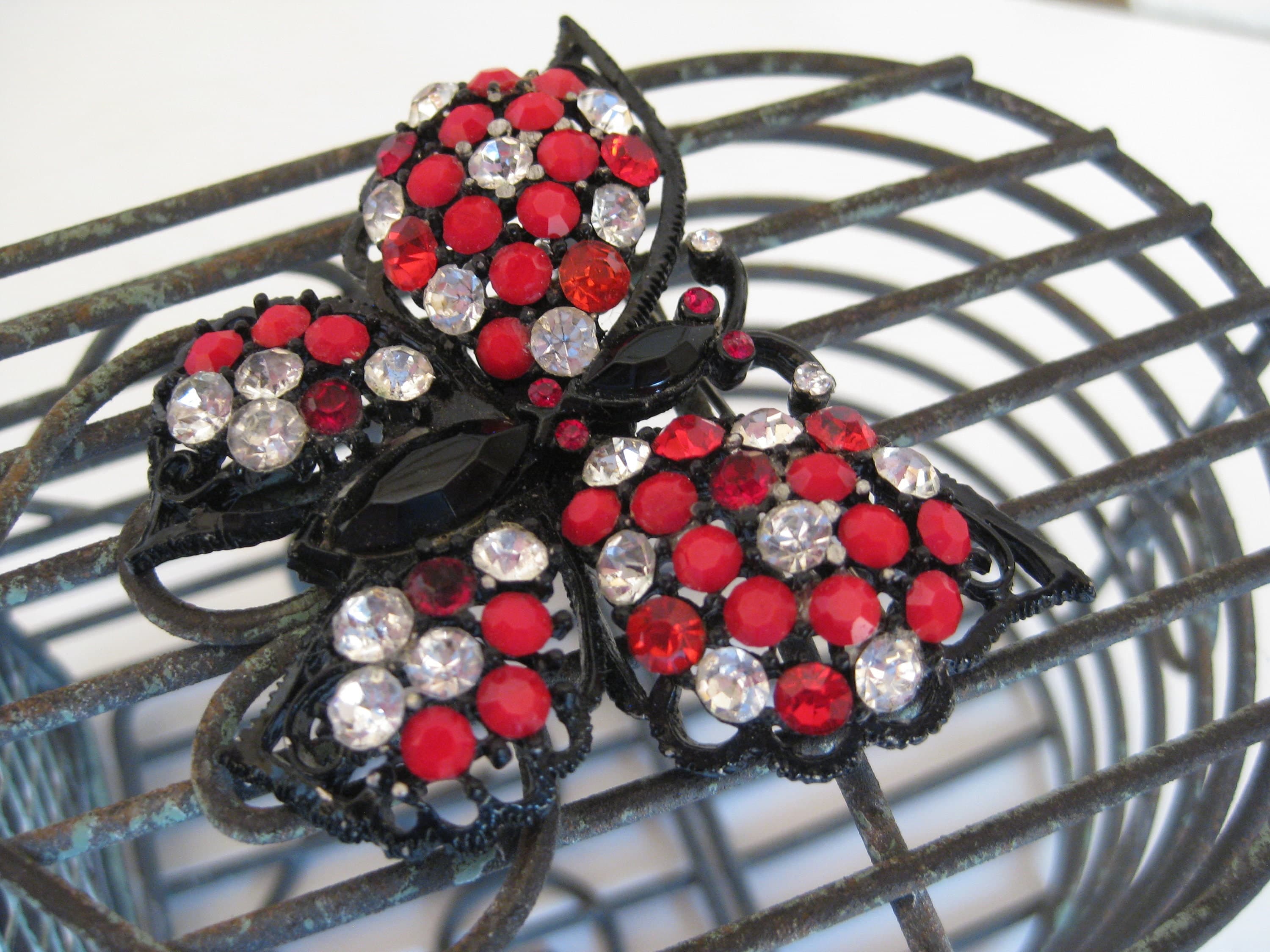 Butterfly Brooch, Designer WEISS, Red Rhinestones, Japanned Metal, Vintage - image 4