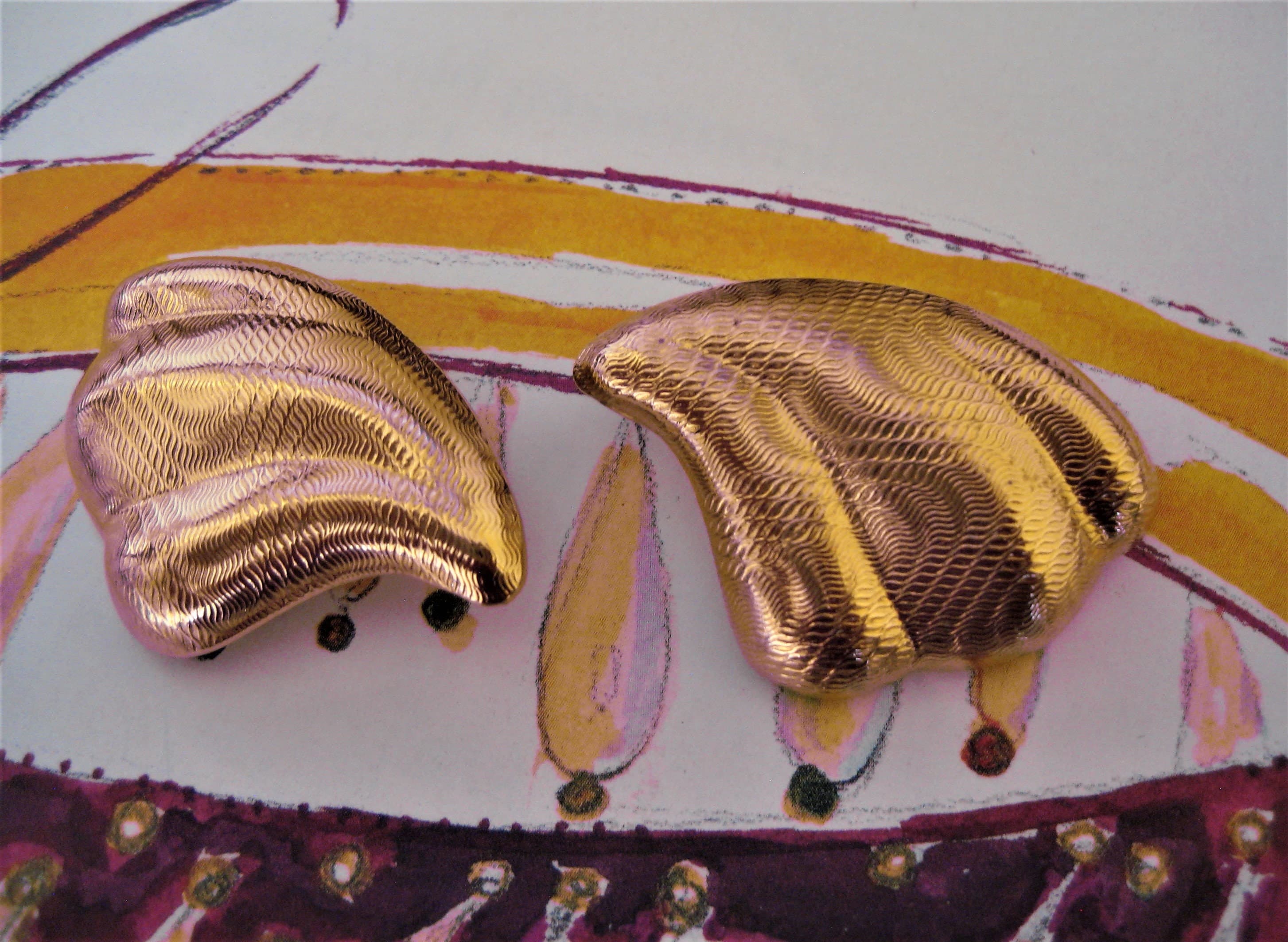Clip-on Earrings, Art Deco Style, Textured Gold Tone Metal, Vintage Find - image 5