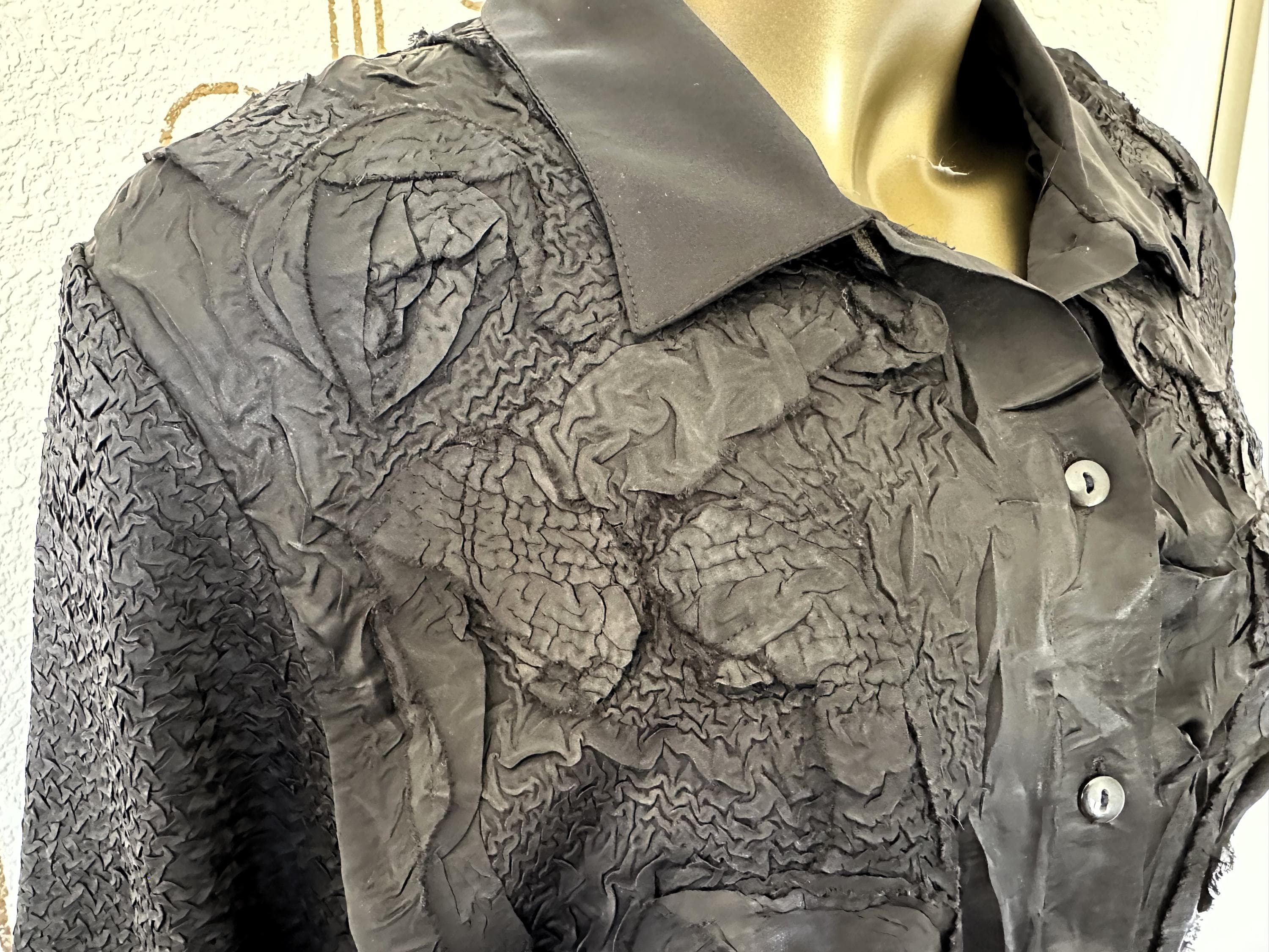 CHICO’S Blouse, Black Crinkled, 3/4 Sleeved, Front Button Closure, Vintage Estate Find - image 3