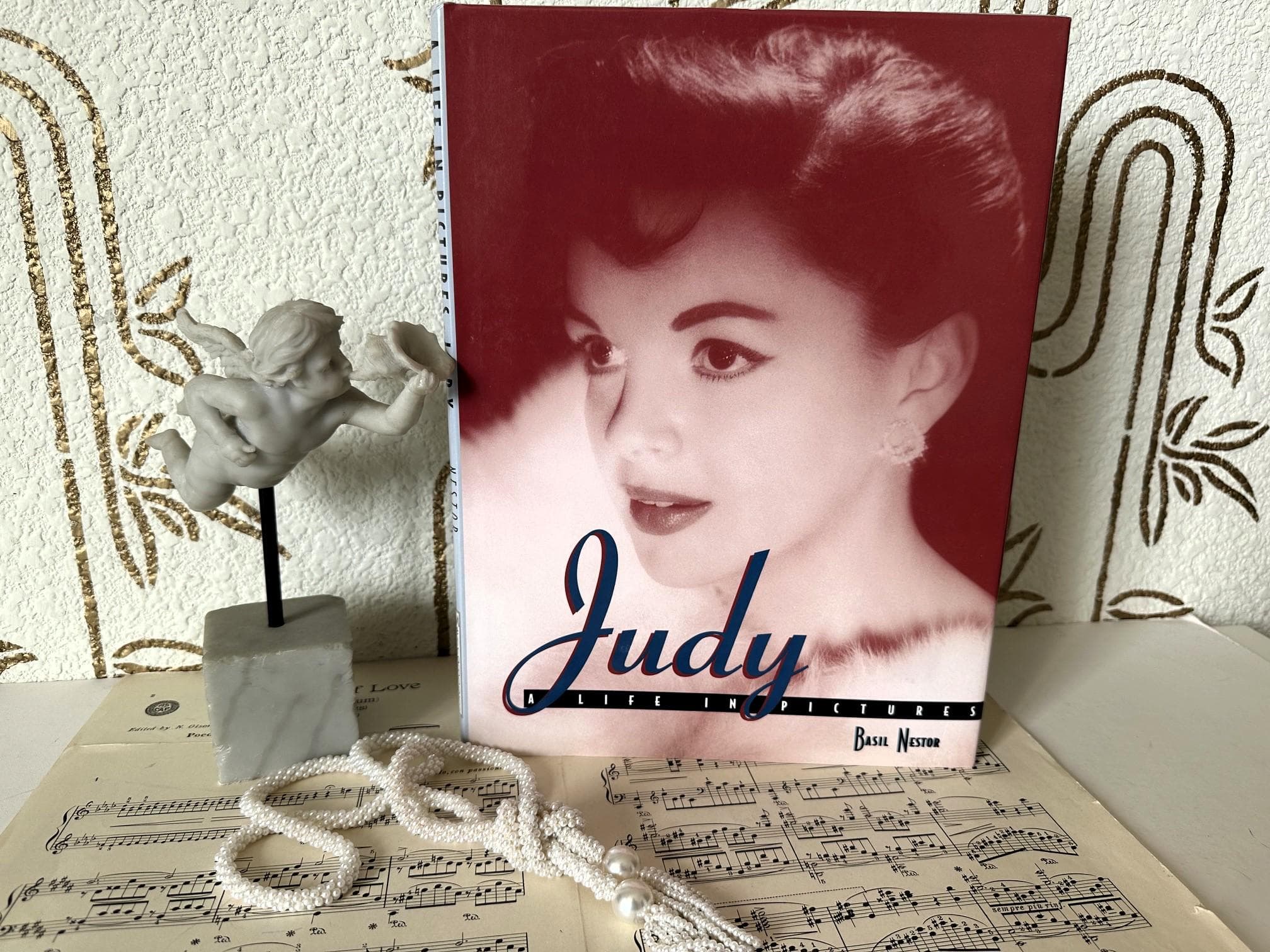 Book, Judy Garland Biography, A Life in Pictures, Vintage Hardcover