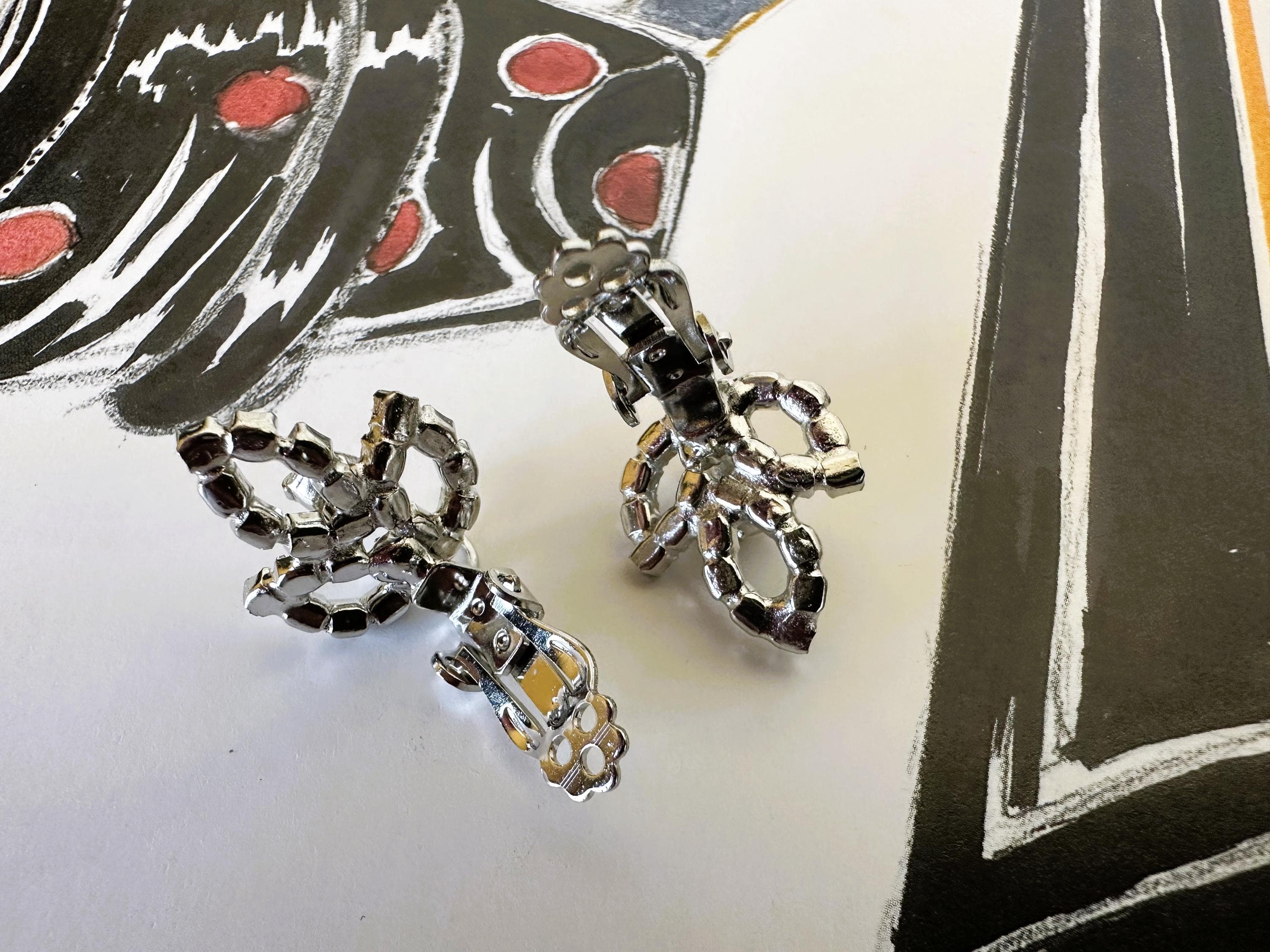 Clip-on Earrings, Rhinestones, Leaf Design, Silver Metal, Vintage Find - image 4