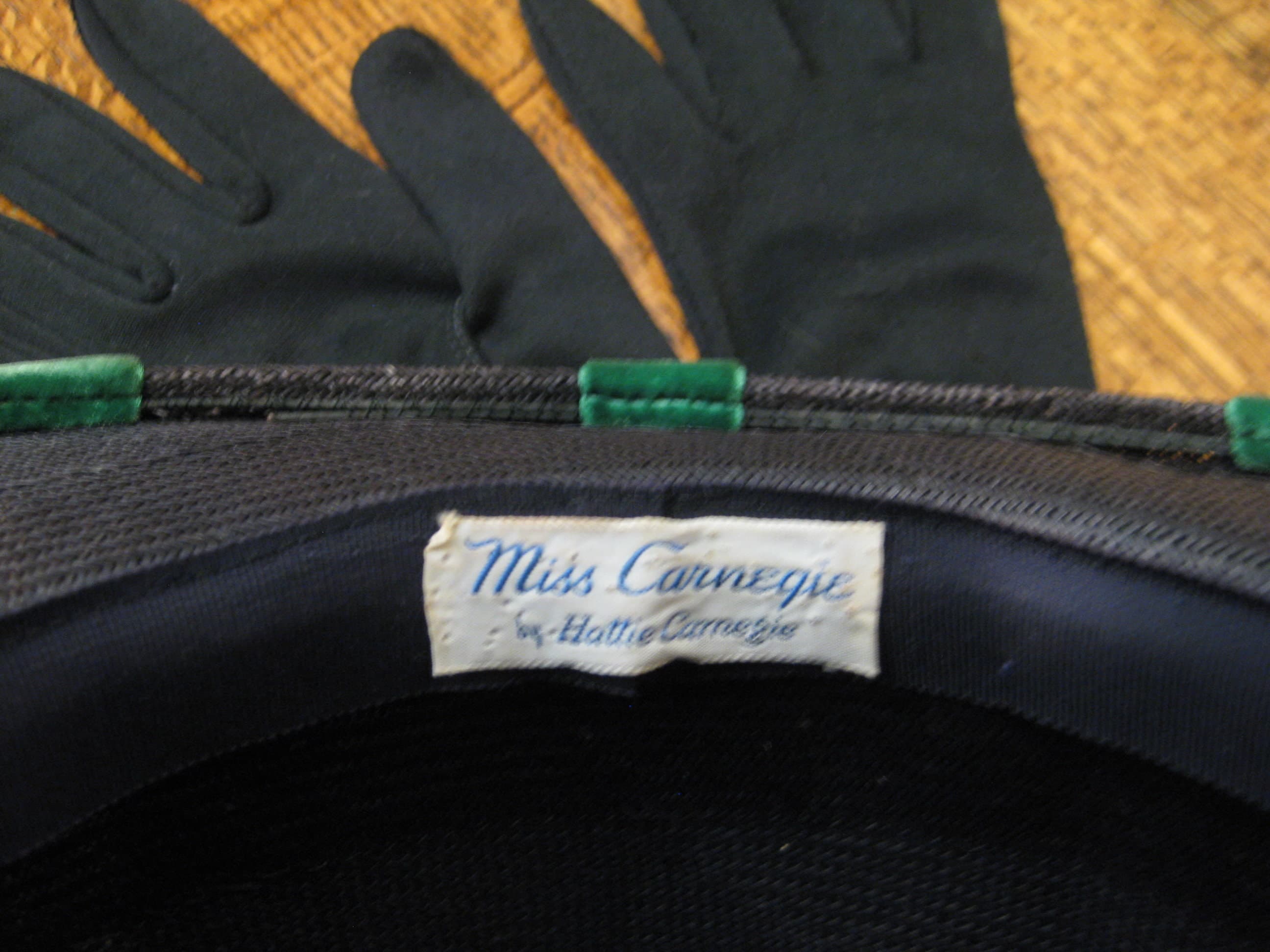 Hat, Designer Hattie Carnegie, Black Straw with Green Velvet Ribbon, Vintage 1950s - image 4
