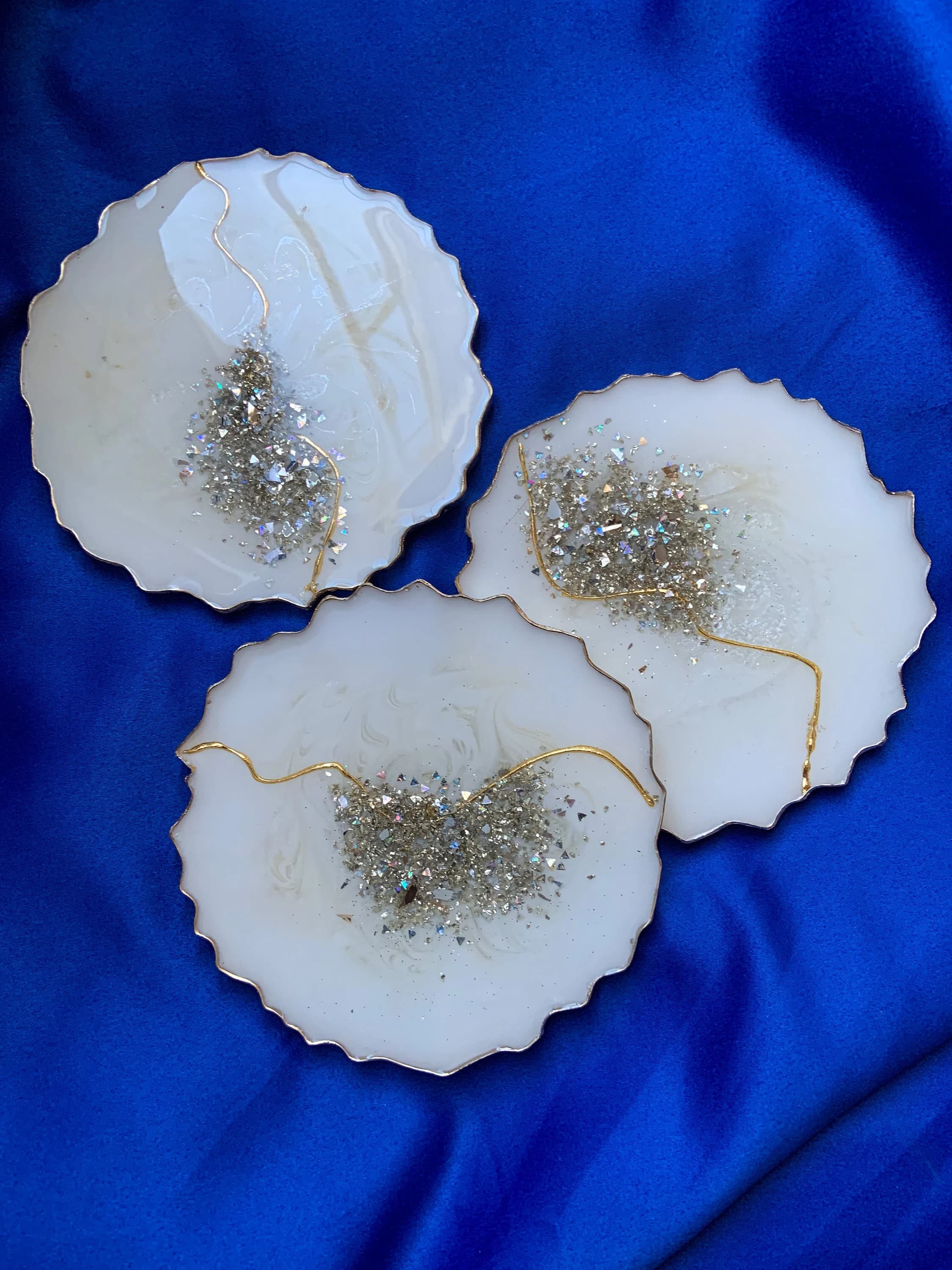 Luxe White Dazzle Resin coasters | Set of 4| new year gift|Blue gold decor|Blue gold art|white drink coasters|peacock blue|White table deco - image 3