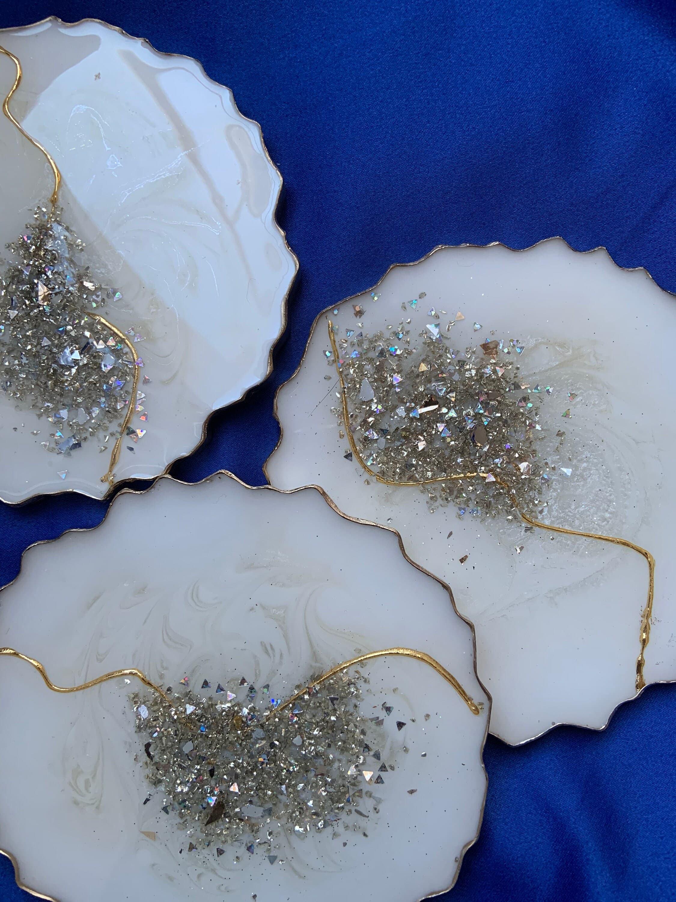 Luxe White Dazzle Resin coasters | Set of 4| new year gift|Blue gold decor|Blue gold art|white drink coasters|peacock blue|White table deco - image 4