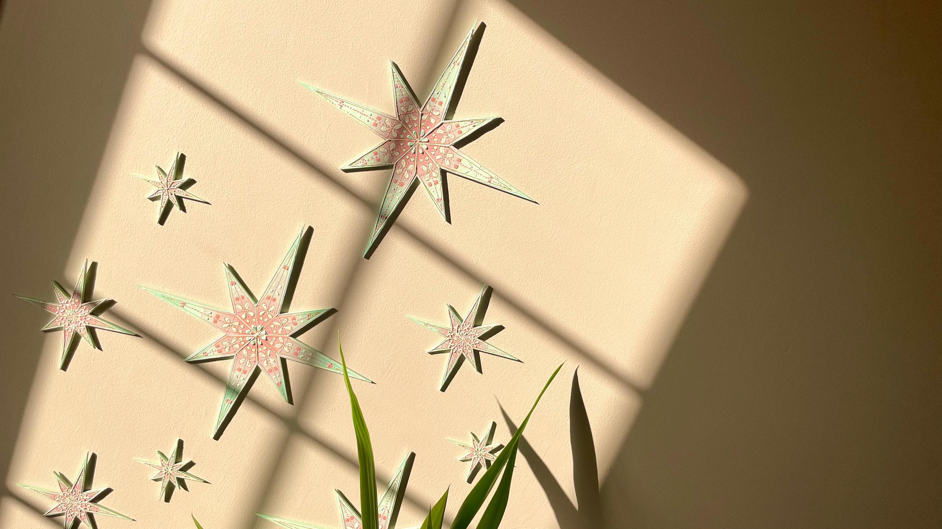 Hand-Painted Wooden Star Wall Decor: Ramadan Eid Decorations - image 5