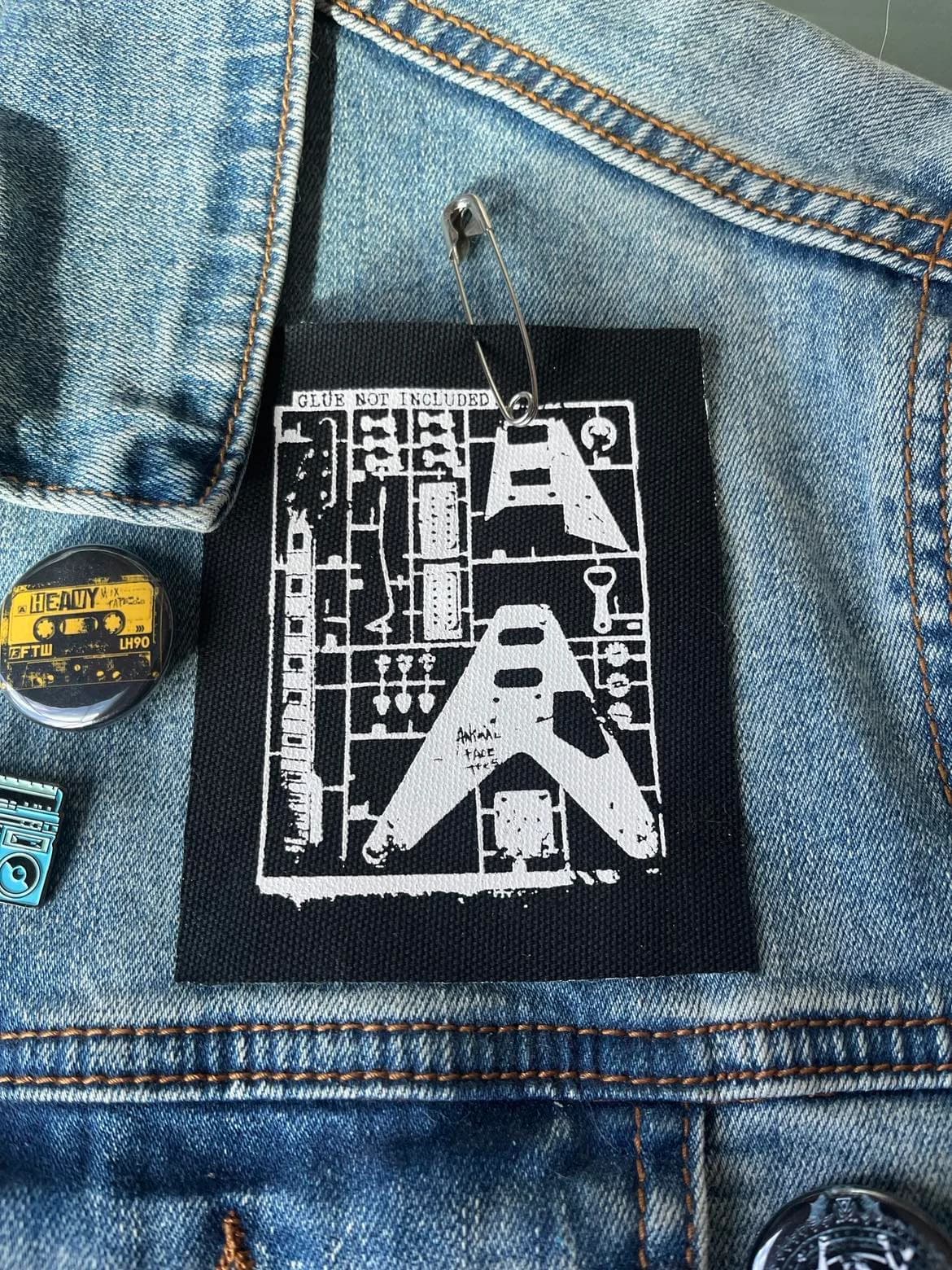 DIY Punk Guitar Model Kit Patch: Sew On Denim Jacket Patch - image 2