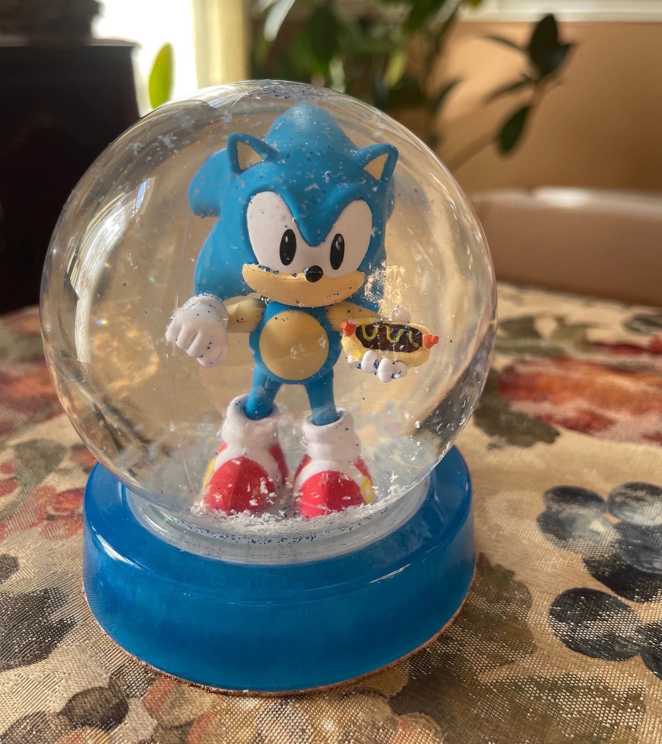 Sonic the Hedgehog, Tails, Mighty, Knuckles, Blue Red Yellow Snow Globe