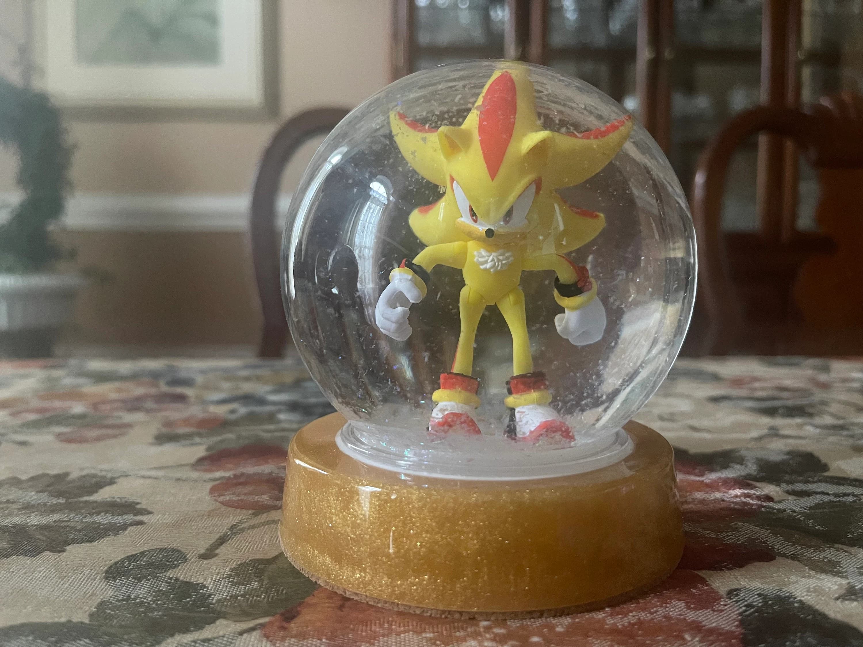 Sonic the Hedgehog, Tails, Mighty, Knuckles, Blue Red Yellow Snow Globe - image 4