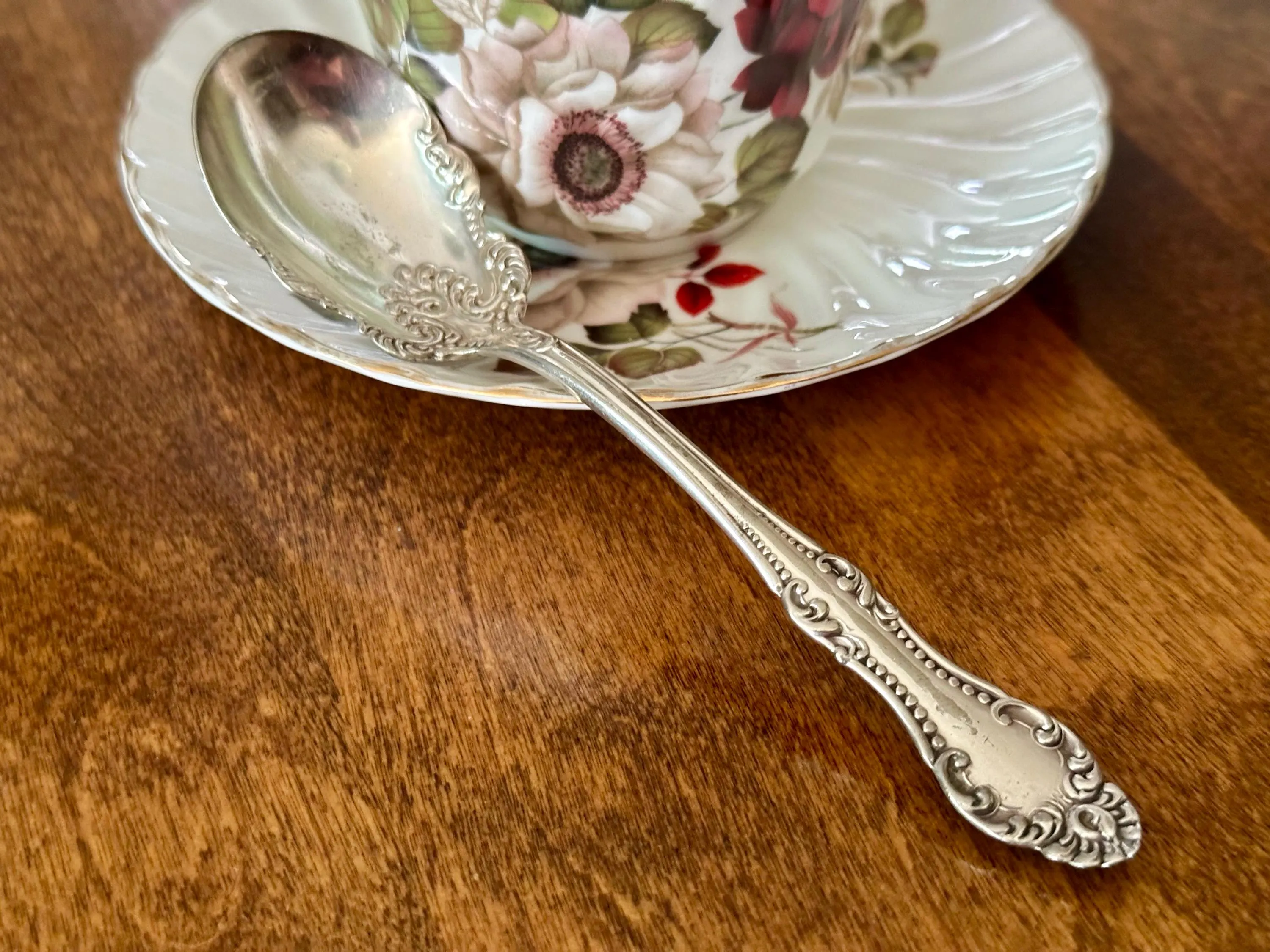Antique William A Rogers A1 5.75" Sugar Spoon CARLTON Pattern Now Oneida Silver Plated - image 3