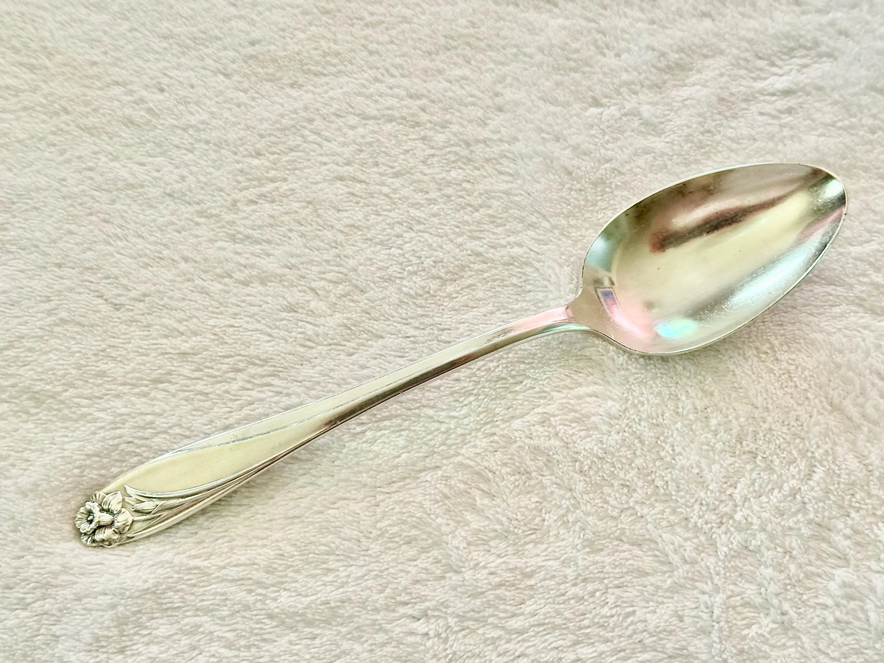 1950 Rogers Bros Daffodil Silverplate Serving Spoon, 8.5 Inch Tablespoon - image 4
