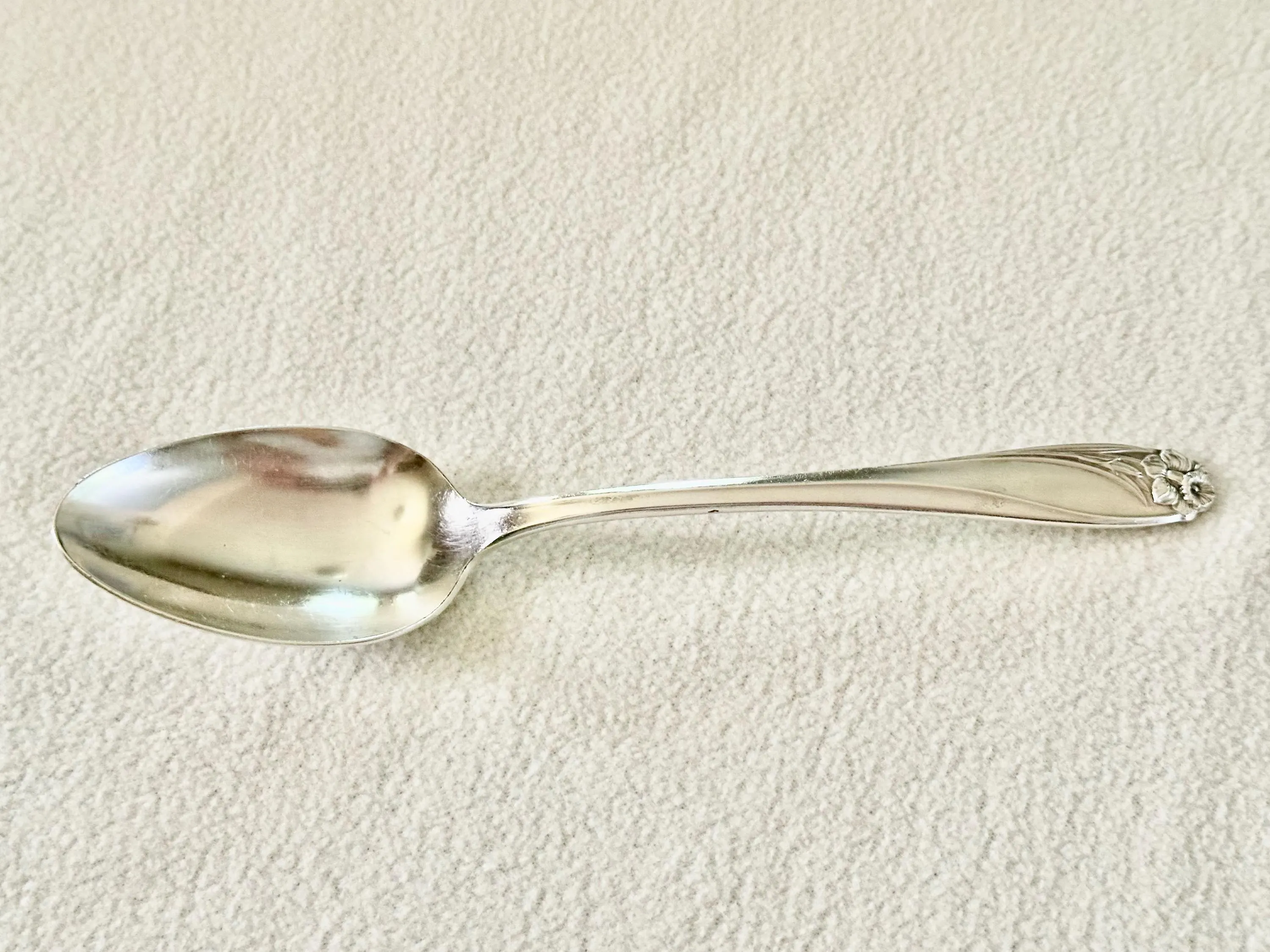 1950 Rogers Bros Daffodil Silverplate Serving Spoon, 8.5 Inch Tablespoon - image 3