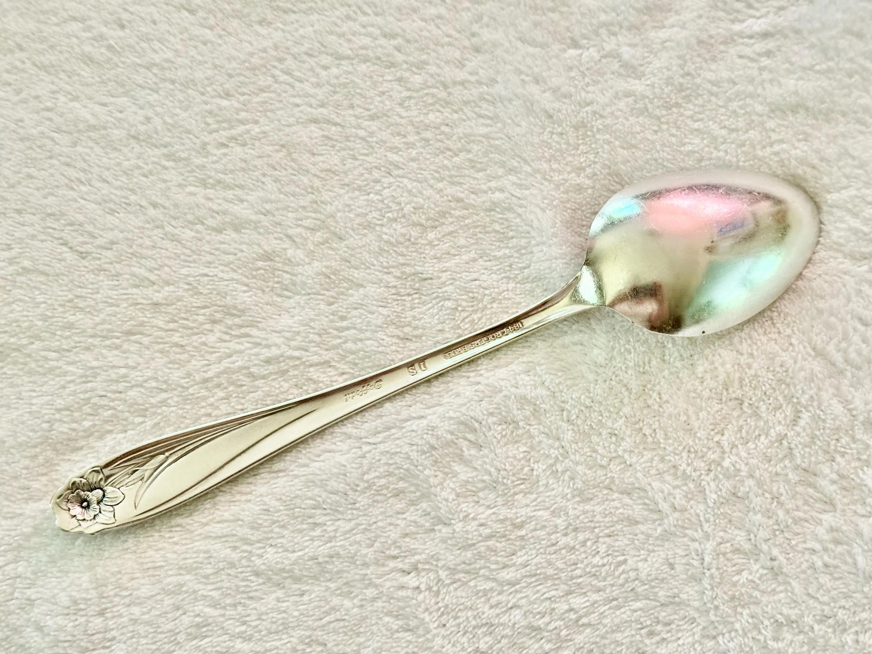 1950 Rogers Bros Daffodil Silverplate Serving Spoon, 8.5 Inch Tablespoon - image 5