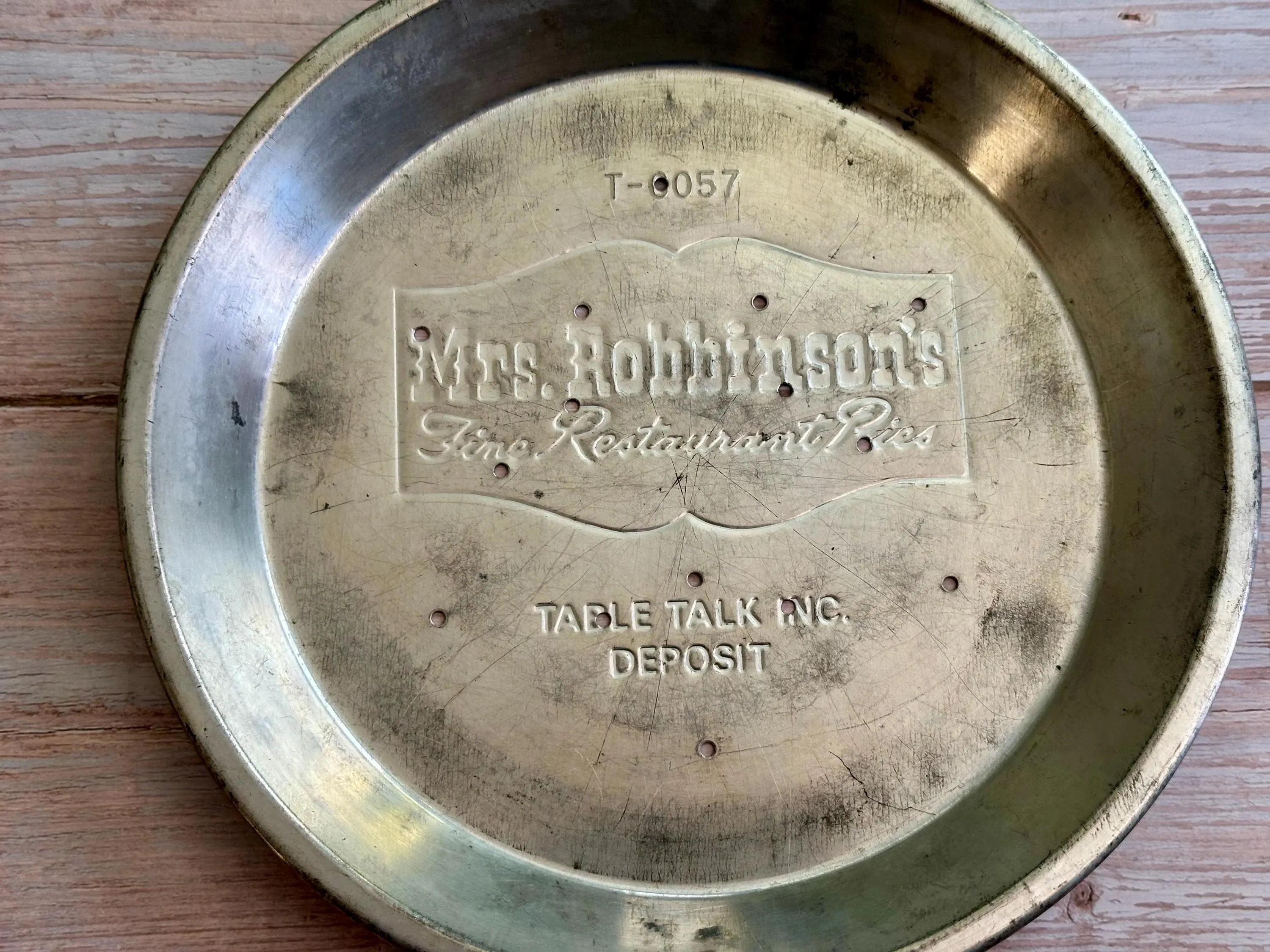 Vintage Table Talk Pie Tin: Mrs. Robbinson's Restaurant Pies, Worcester MA 1950s Farmhouse Decor