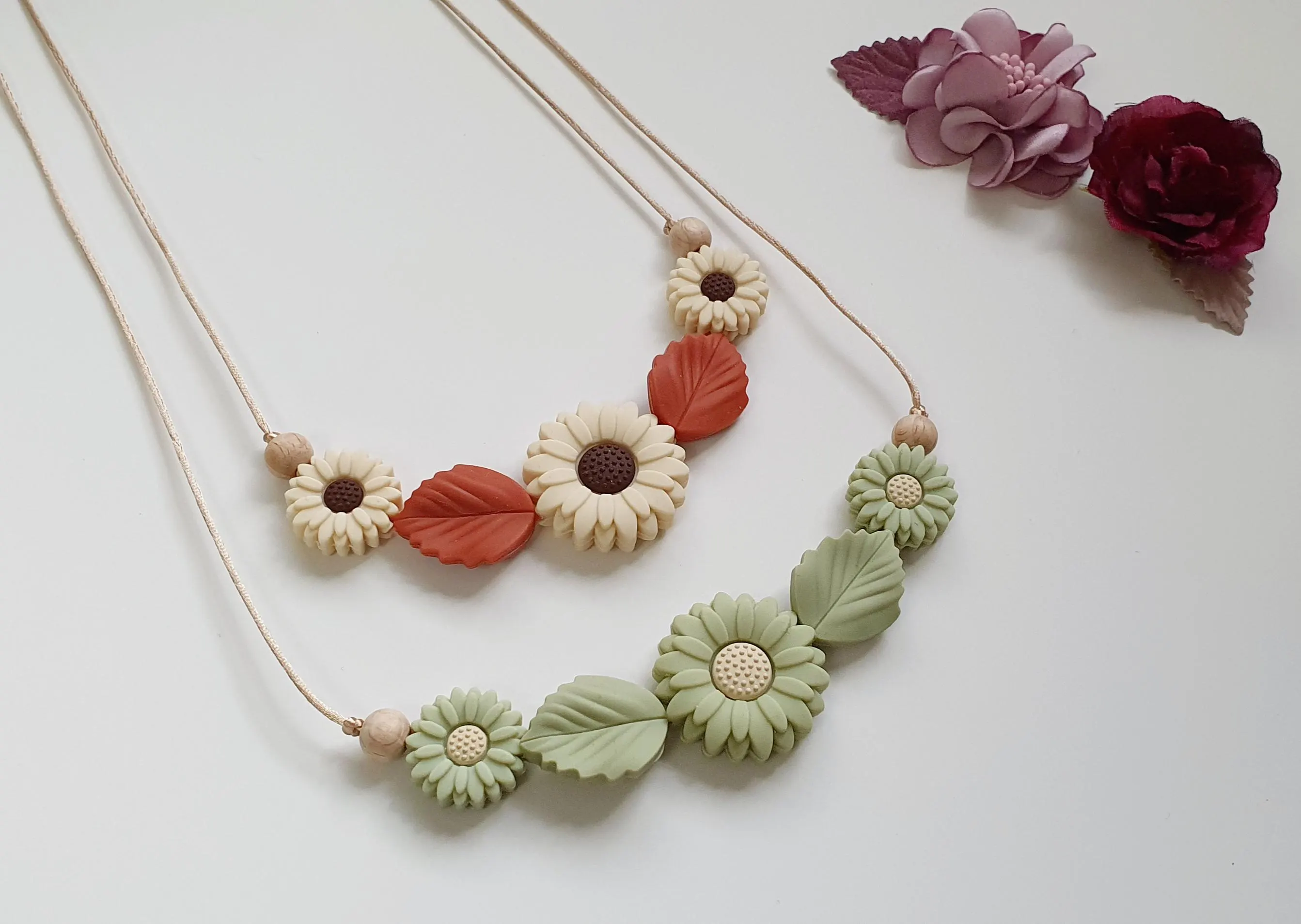 Breastfeeding Necklace, Nursing Fidget Sensory Play, Gift, Beige Ruse Sage GreenTones, Daisy Flower Leaf Beads