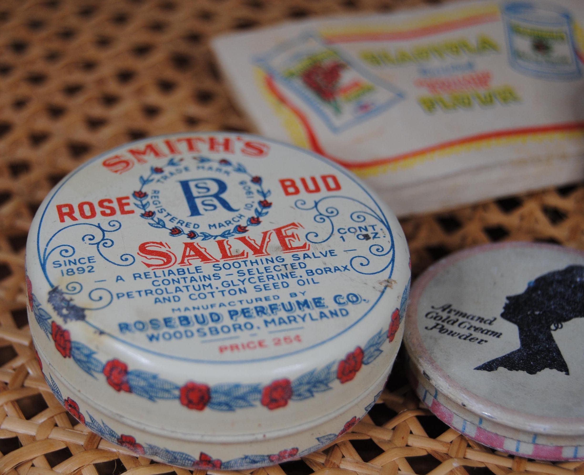 Vintage collectibles: Armand cold cream powder, Smith's salve, Wernet's powder, lipstick tissues from Gladiola flour, Kohler corn cure - image 4