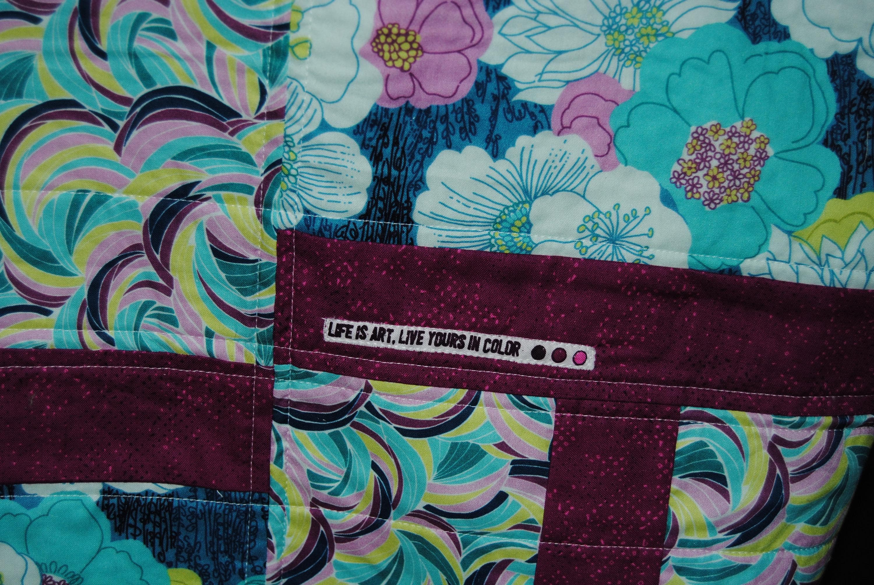 Handmade tote bag - Fully lined with inside pockets and magnetic closure - Magenta, teal and pink floral cotton quilting fabrics - image 3