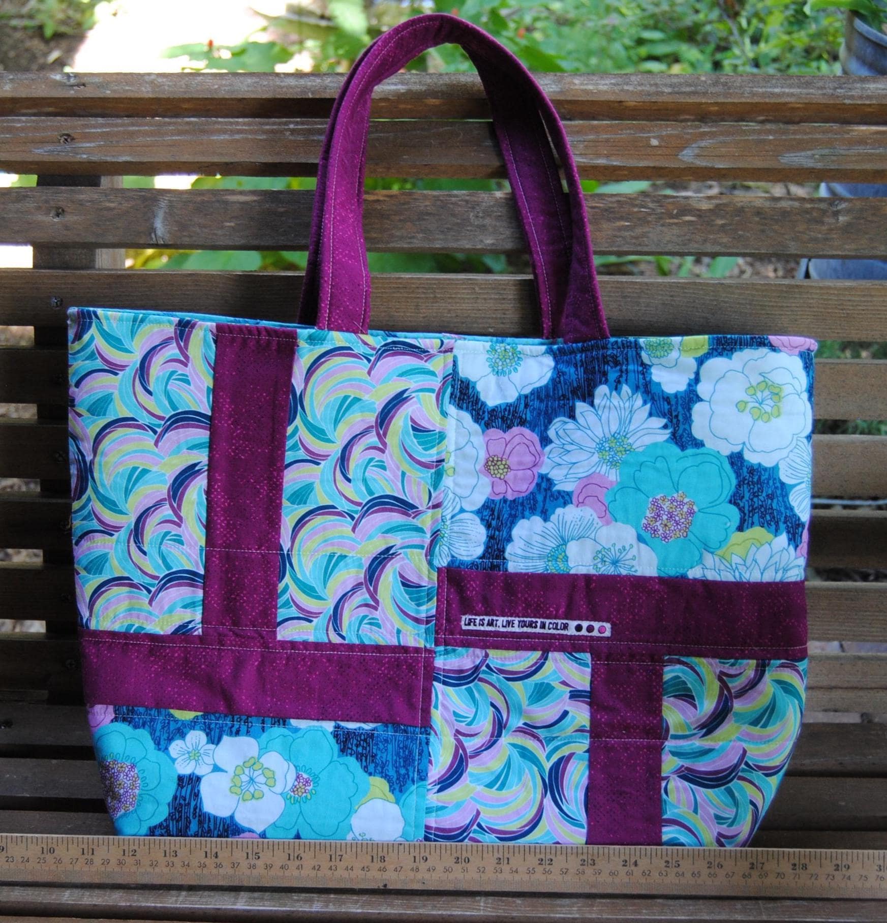 Handmade tote bag - Fully lined with inside pockets and magnetic closure - Magenta, teal and pink floral cotton quilting fabrics